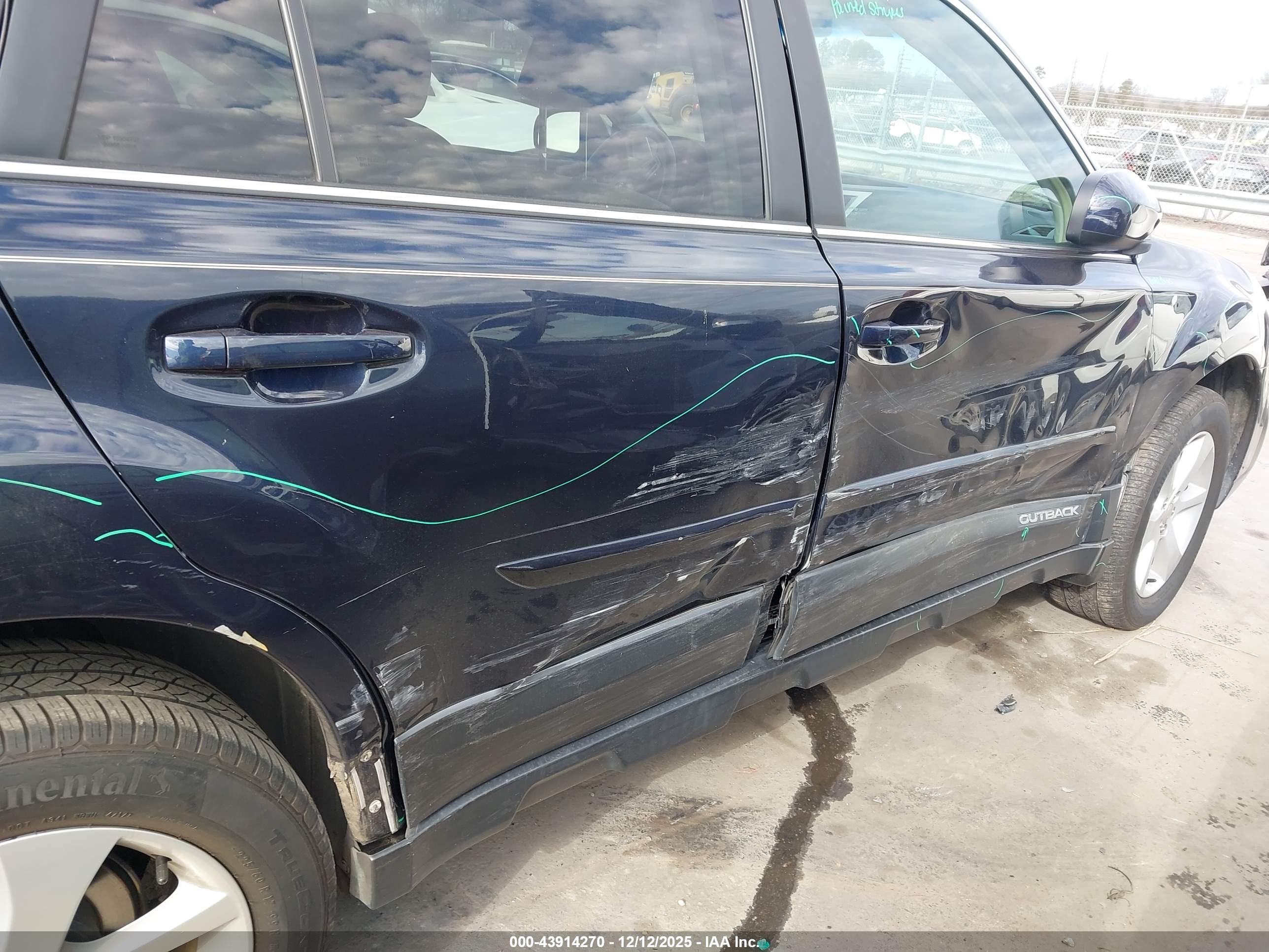 SUBARU OUTBACK image 6