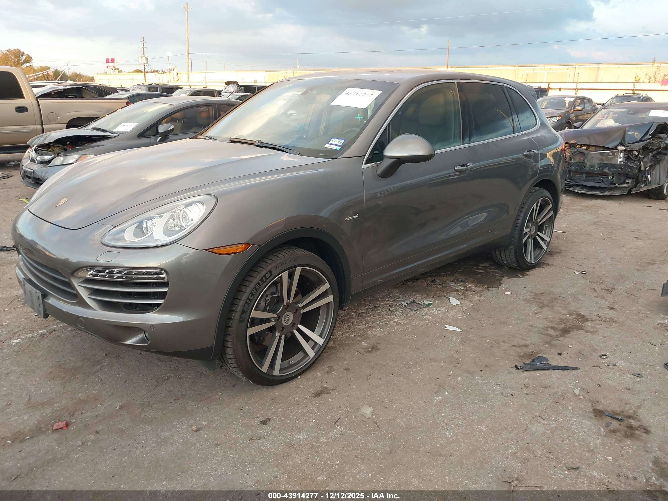 PORSCHE CAYENNE image 2