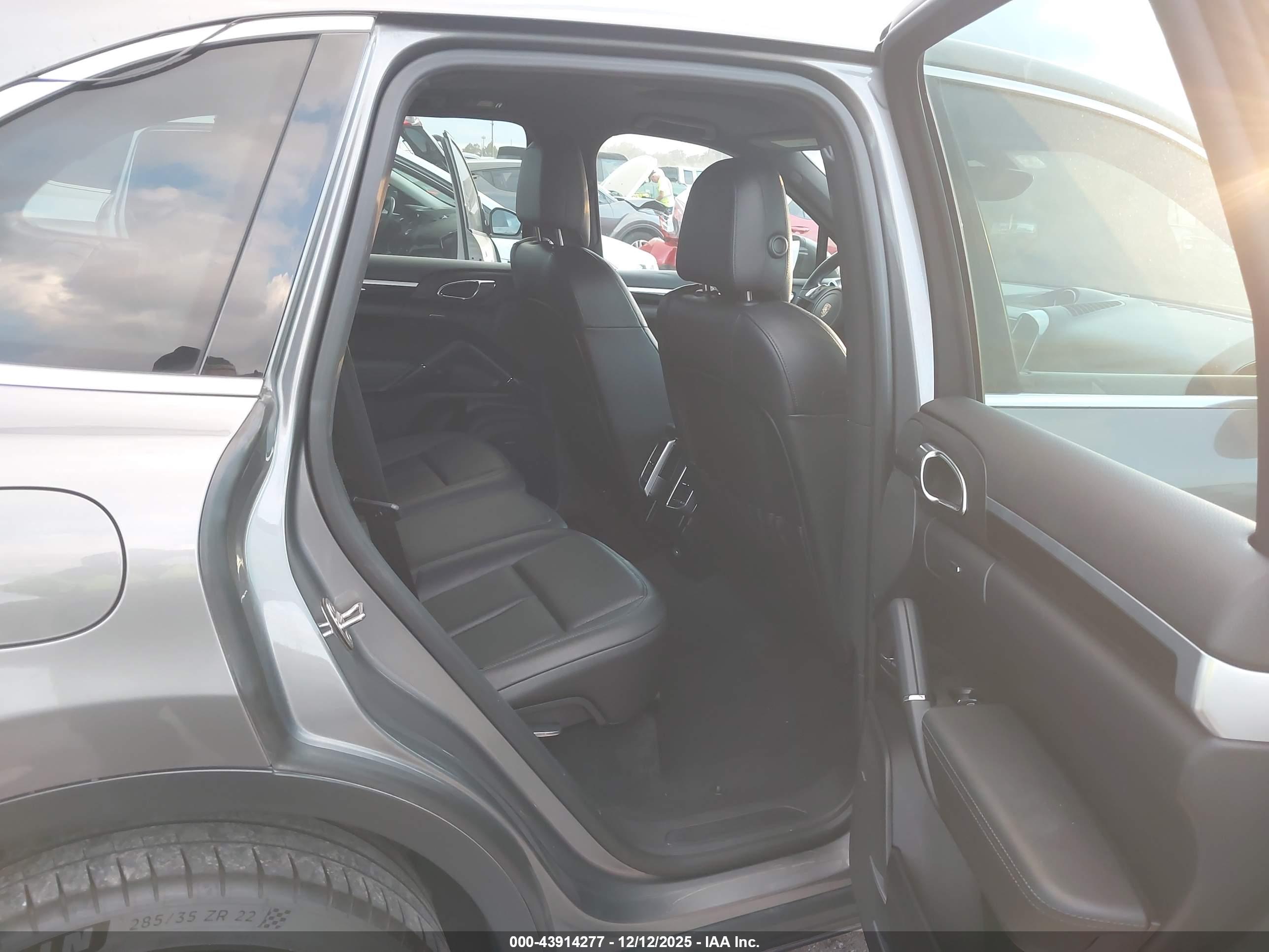 PORSCHE CAYENNE image 8
