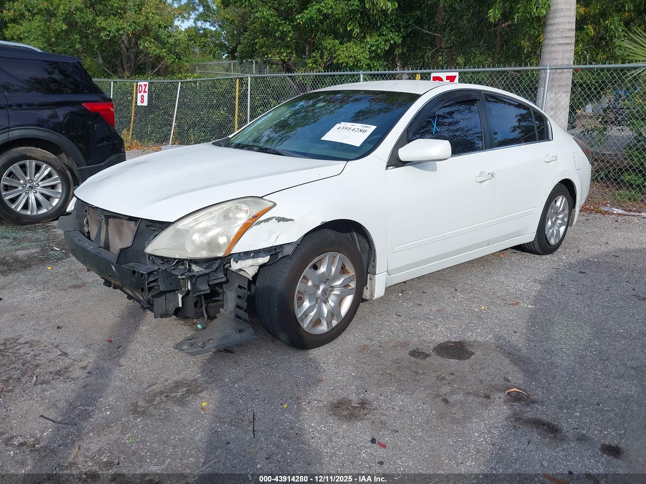 NISSAN ALTIMA image 2