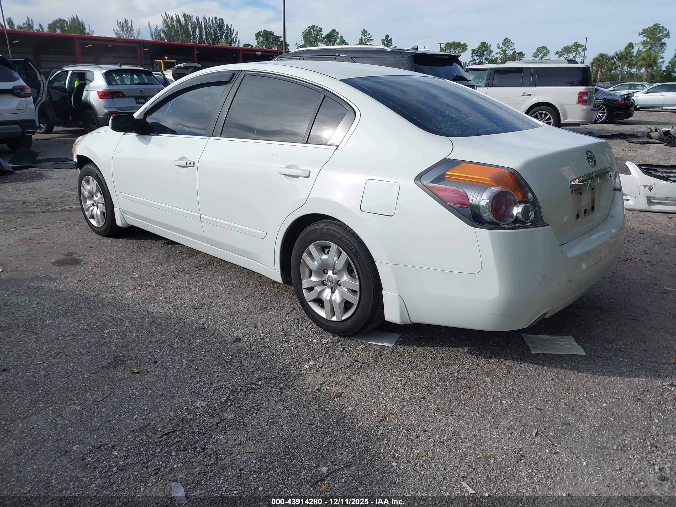 NISSAN ALTIMA image 3