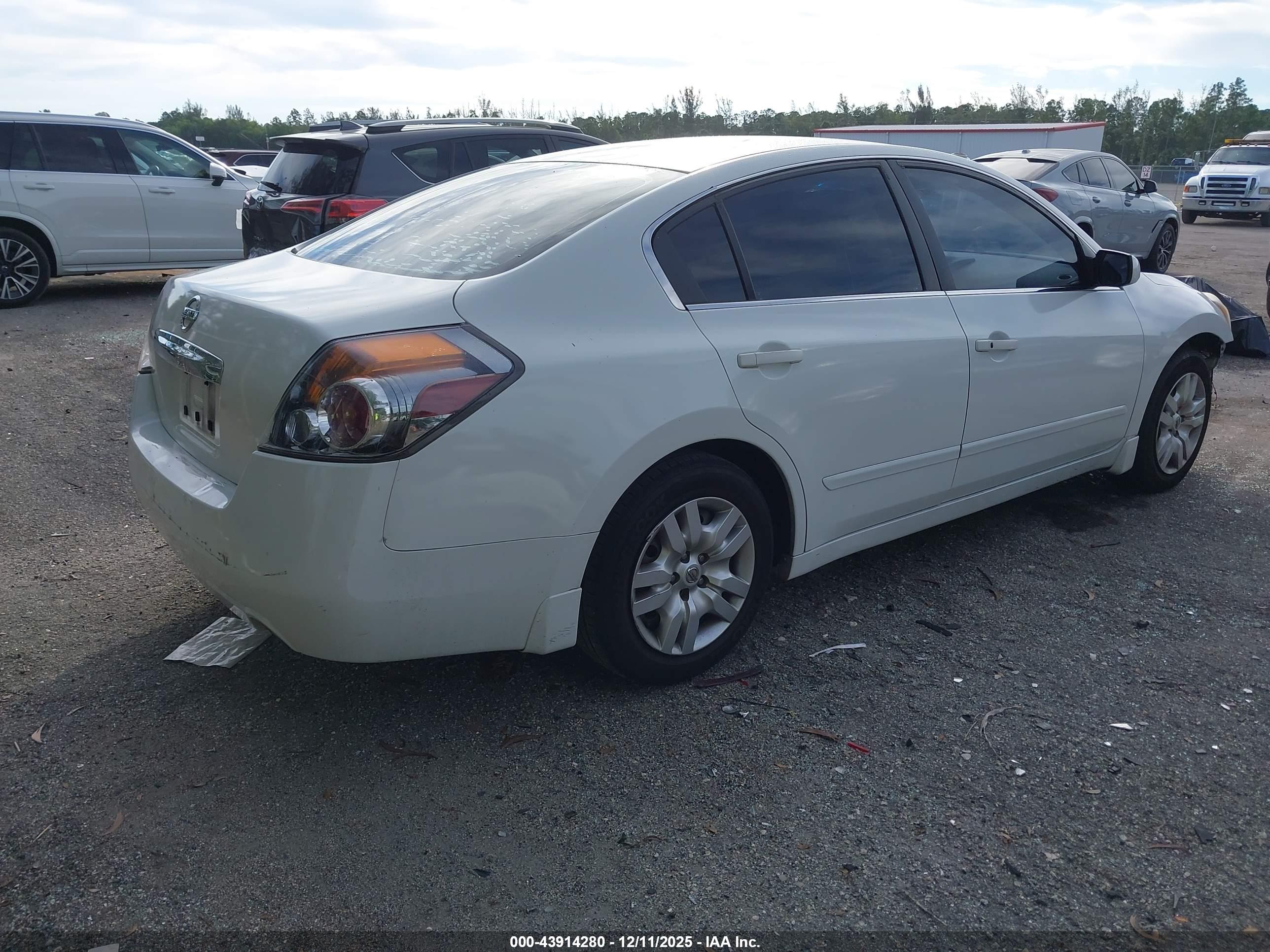 NISSAN ALTIMA image 4