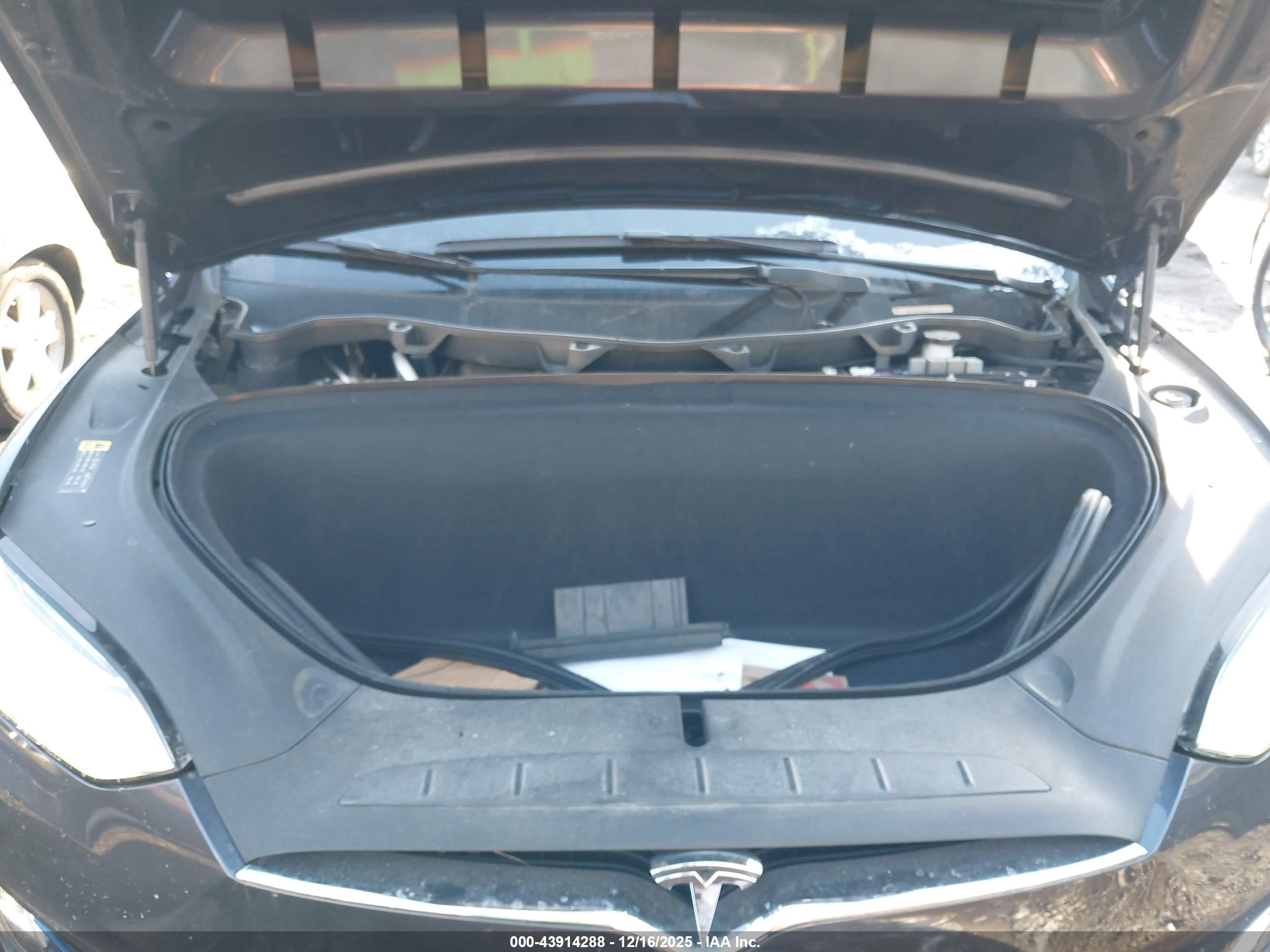 TESLA MODEL image 10