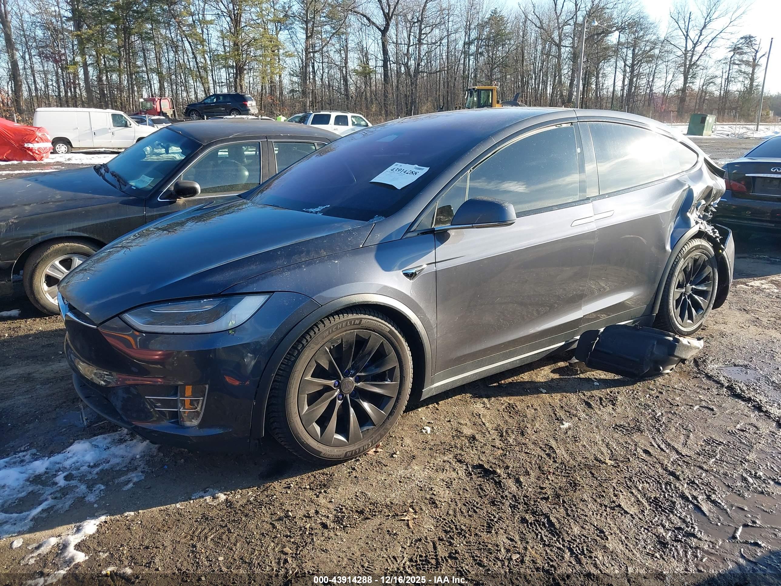 TESLA MODEL image 2