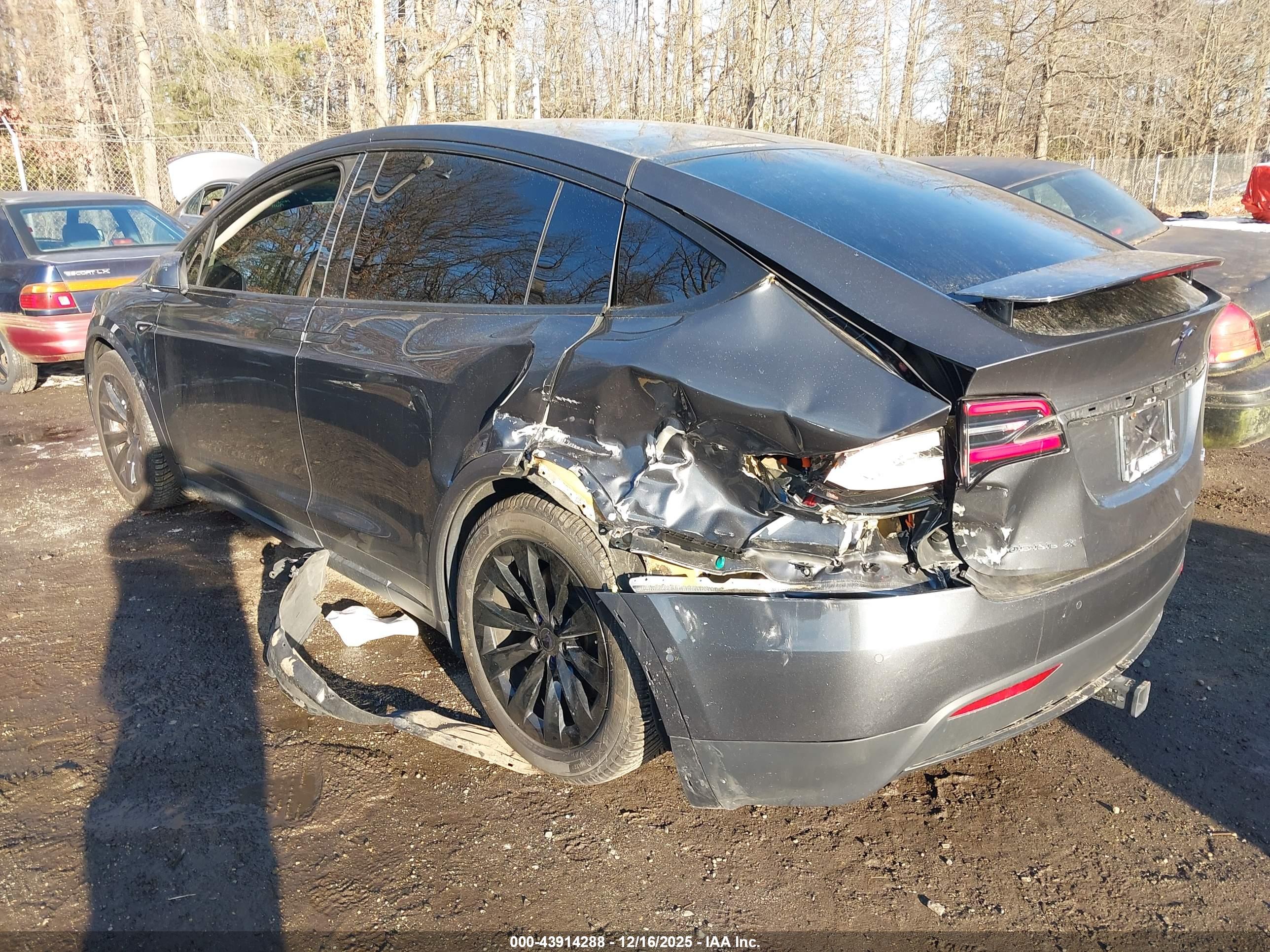 TESLA MODEL image 3