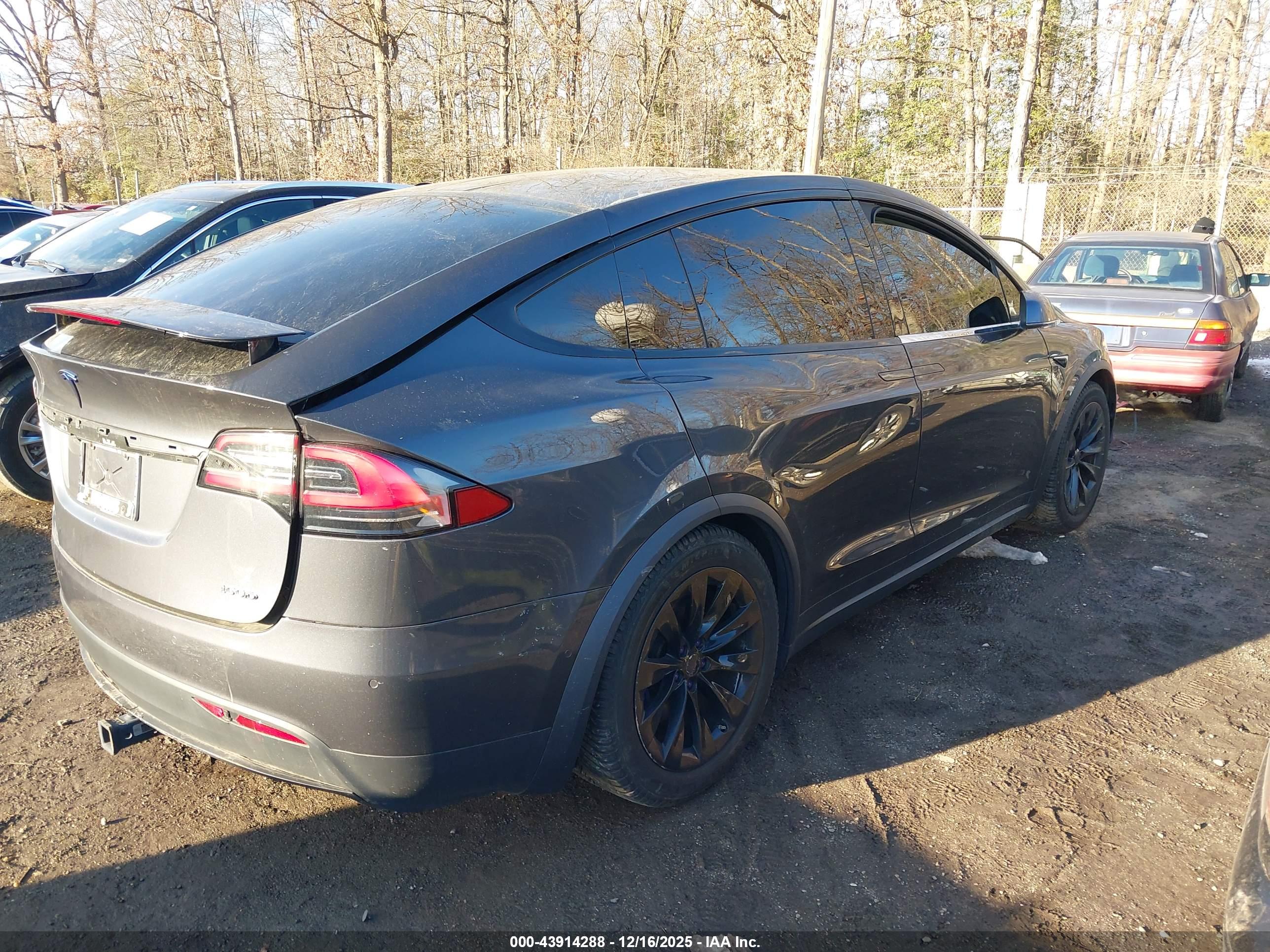 TESLA MODEL image 4