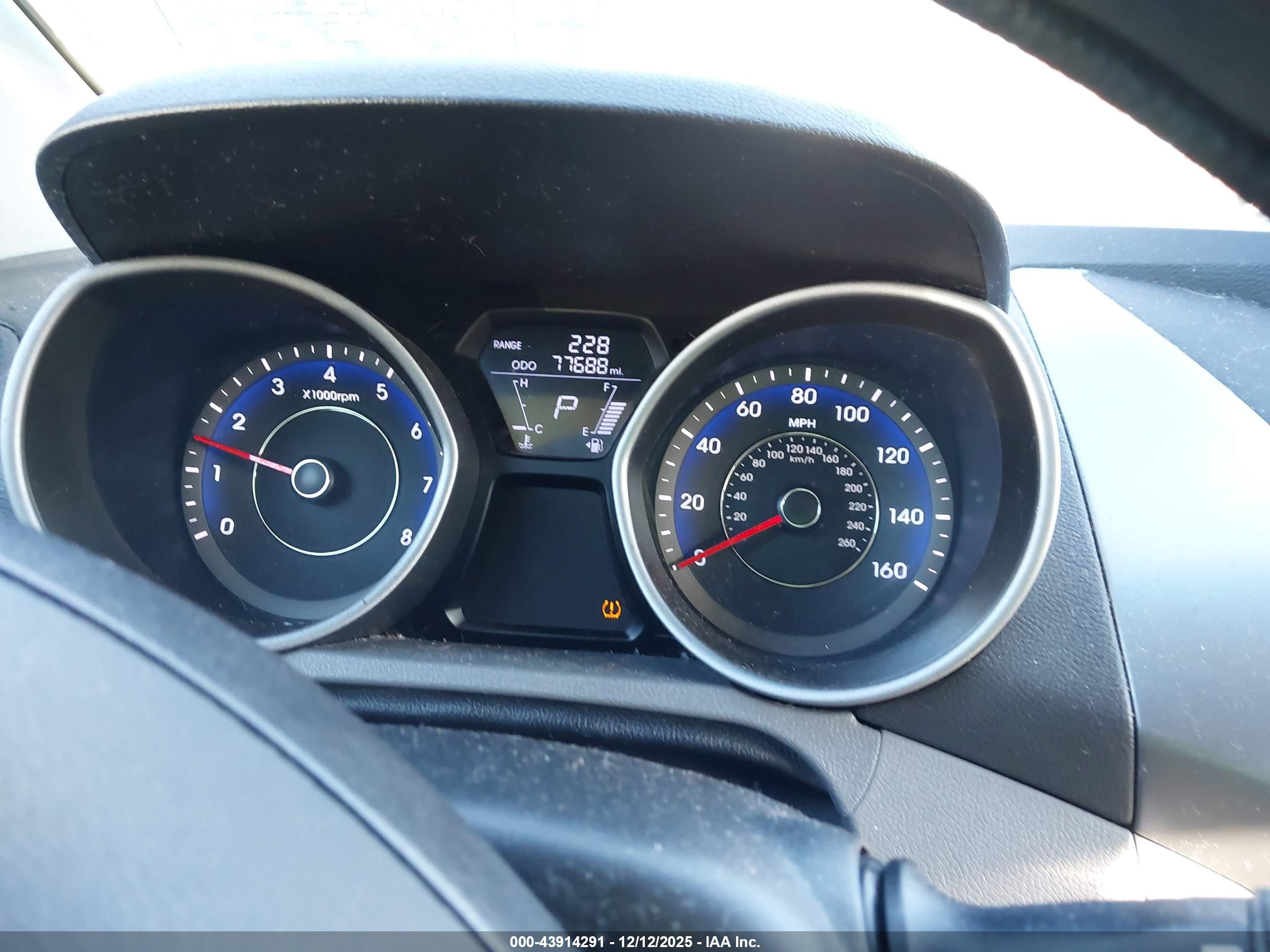 HYUNDAI ELANTRA image 7