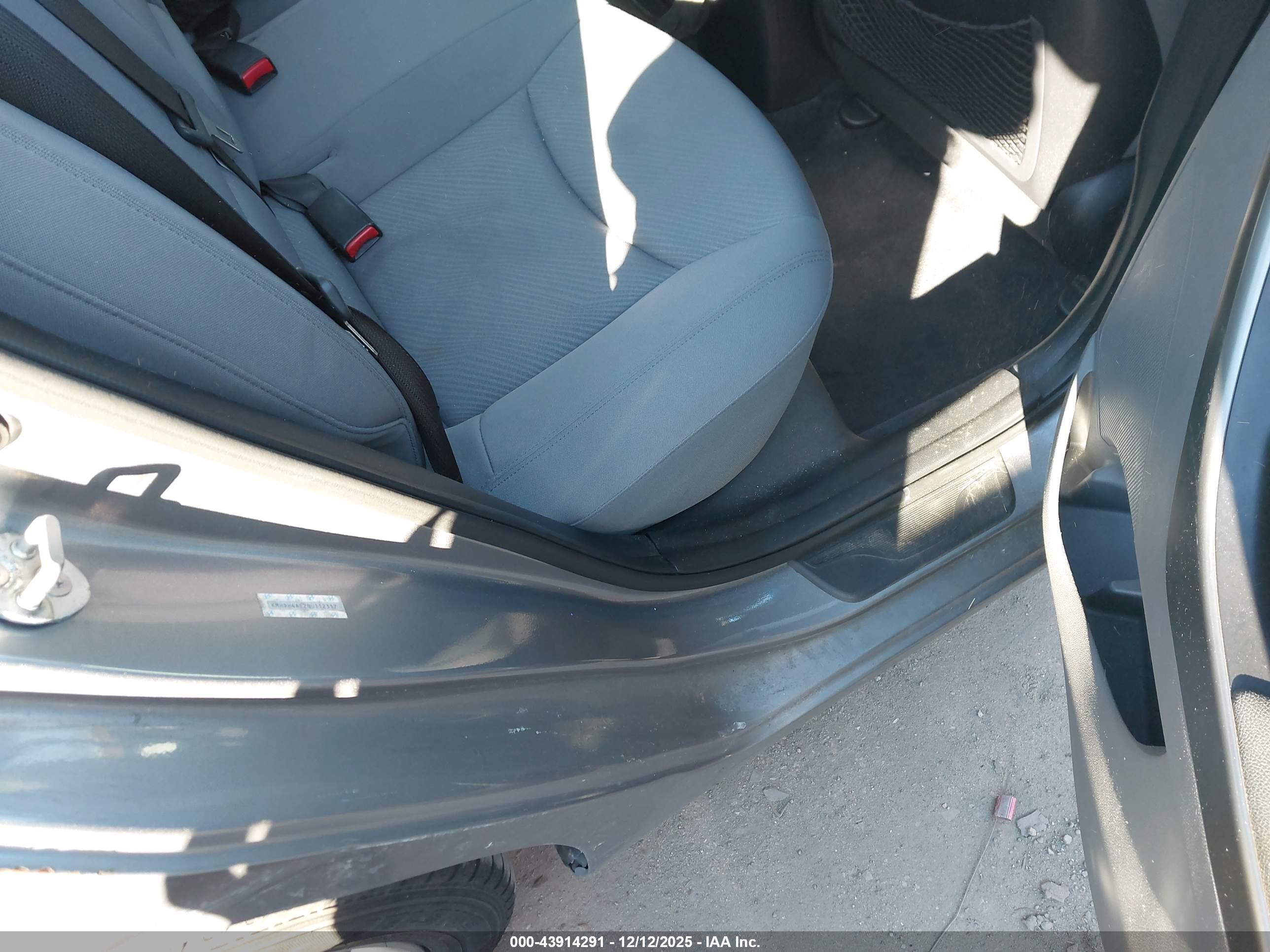 HYUNDAI ELANTRA image 8