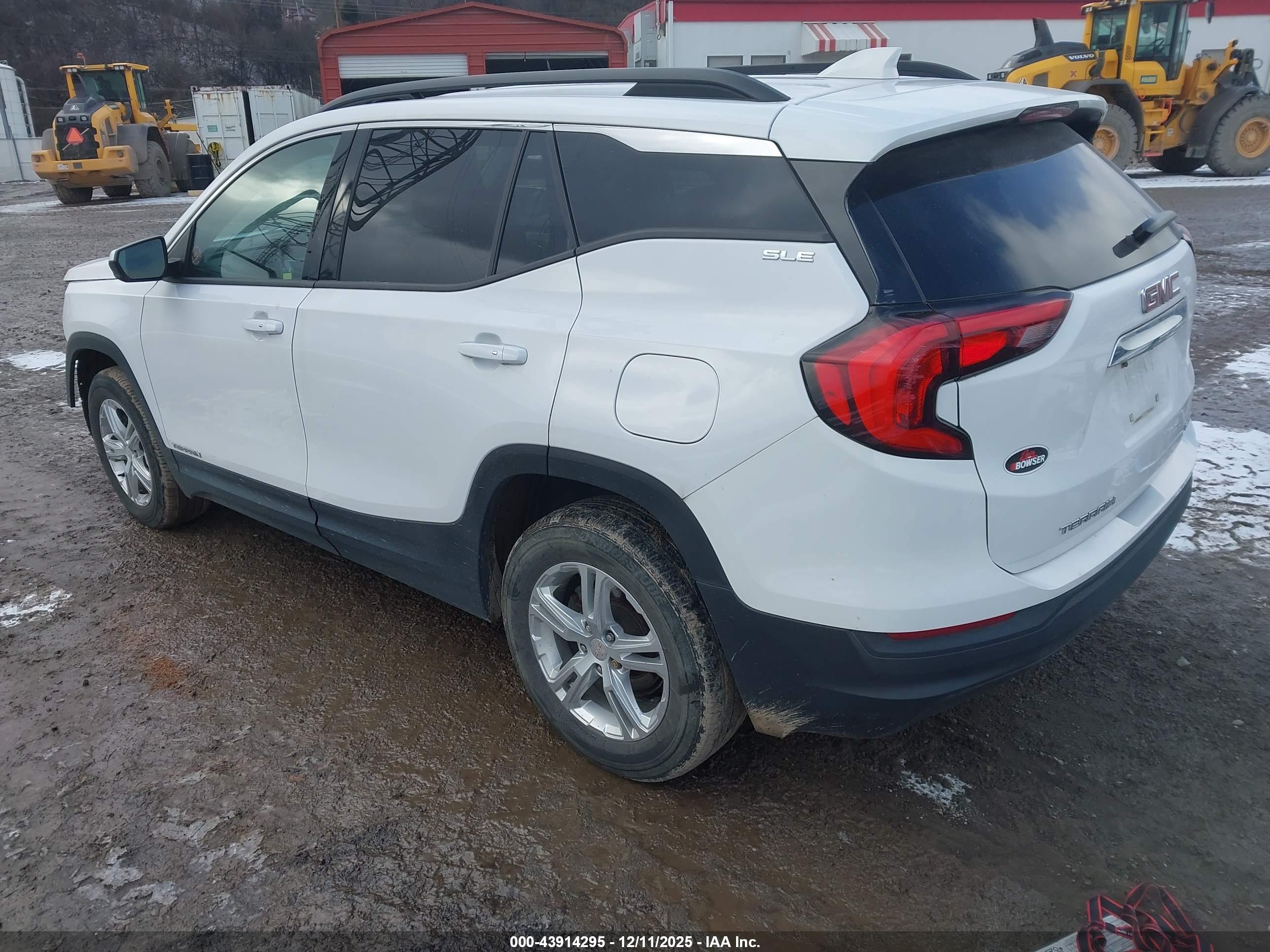 GMC TERRAIN image 3