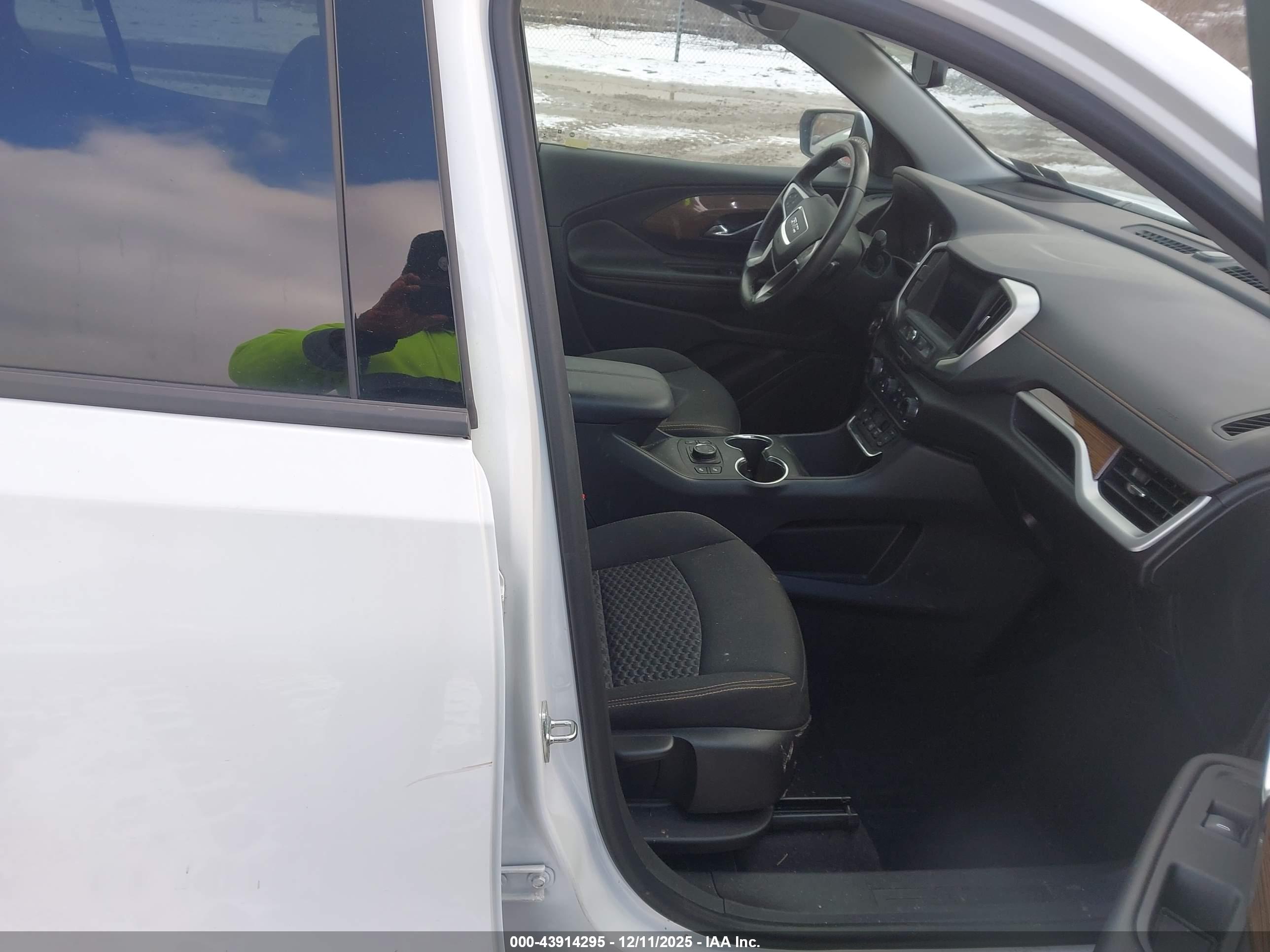GMC TERRAIN image 5