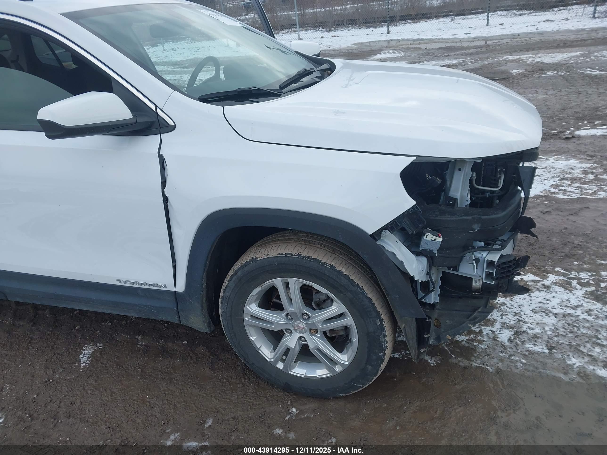 GMC TERRAIN image 6