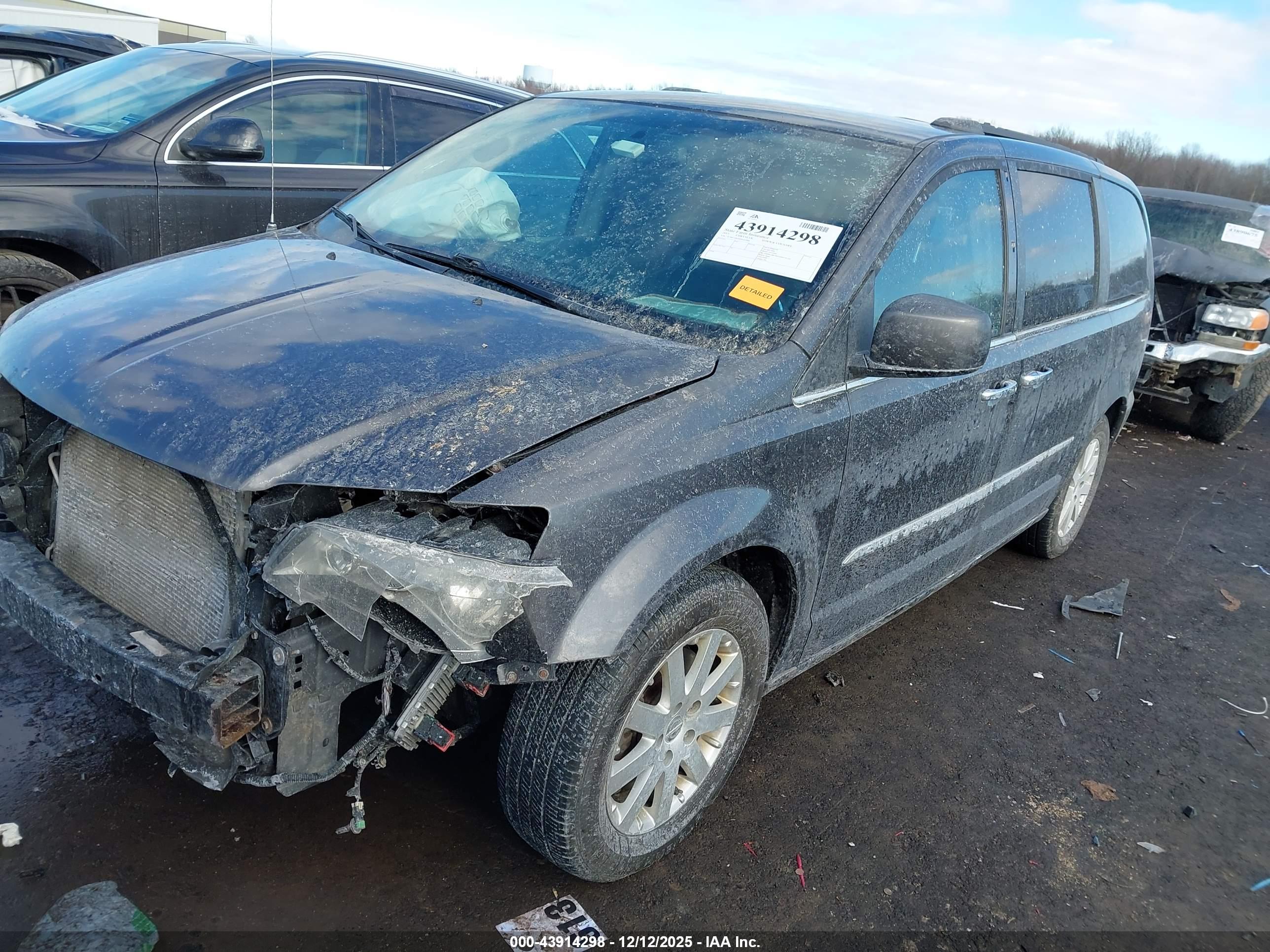 CHRYSLER TOWN image 2