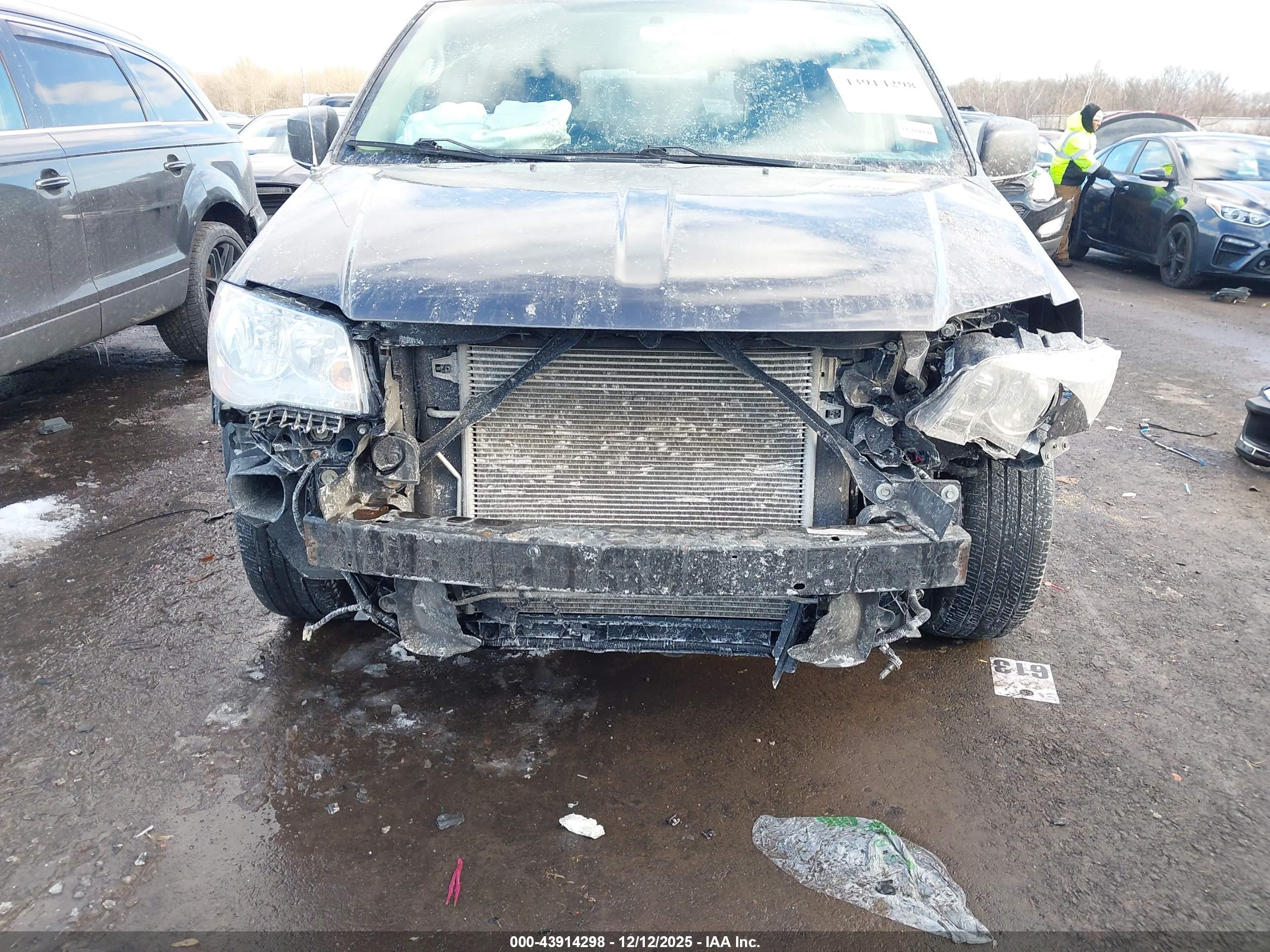 CHRYSLER TOWN image 6