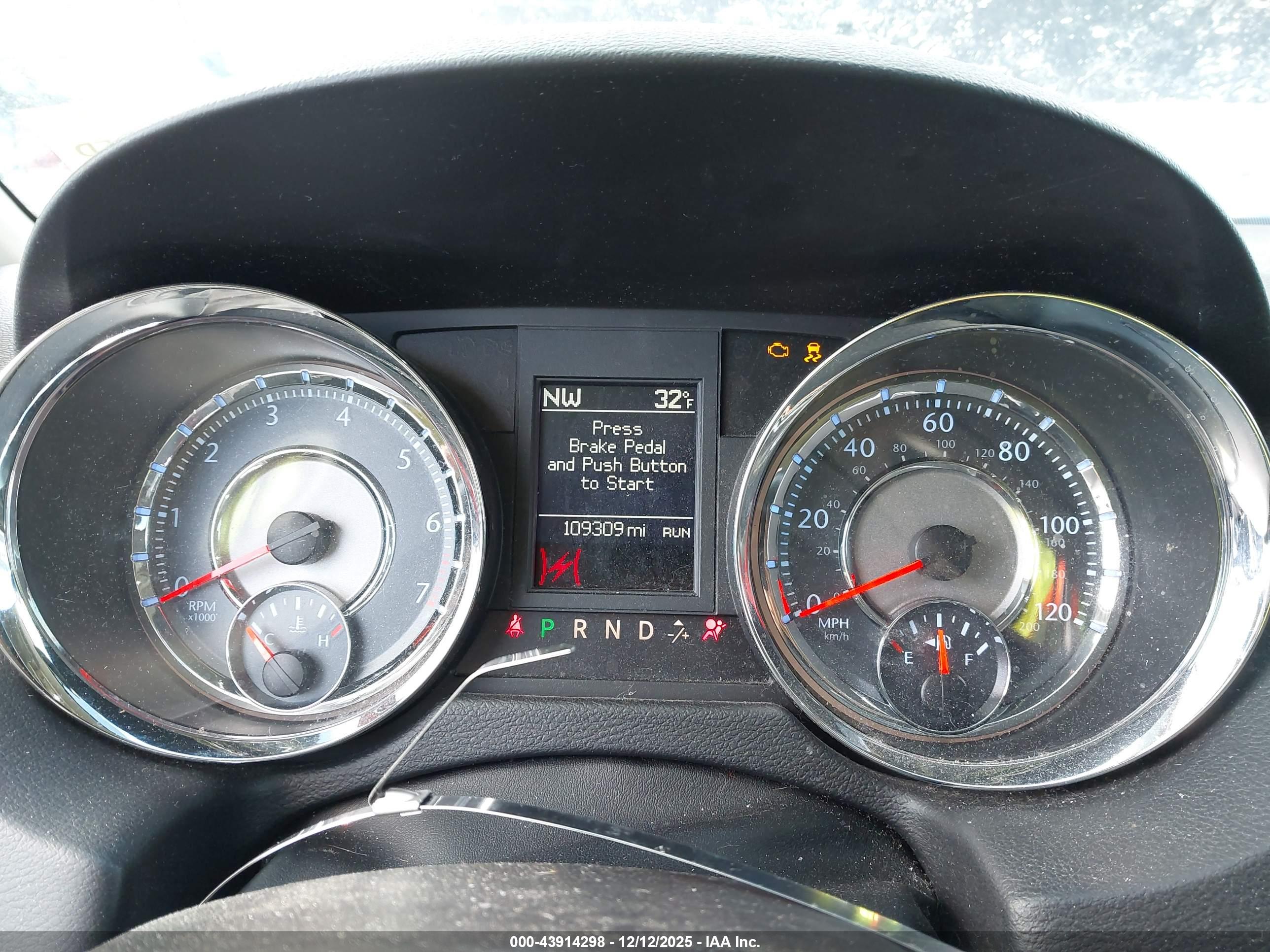 CHRYSLER TOWN image 7