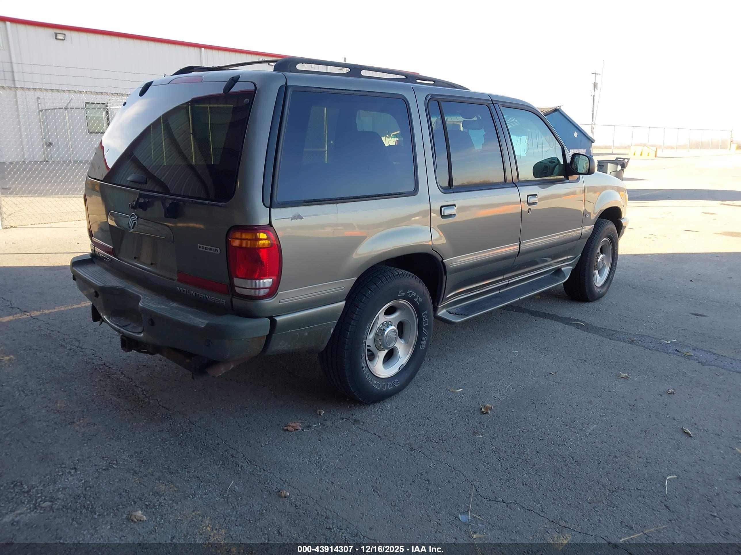MERCURY MOUNTAINEER image 4