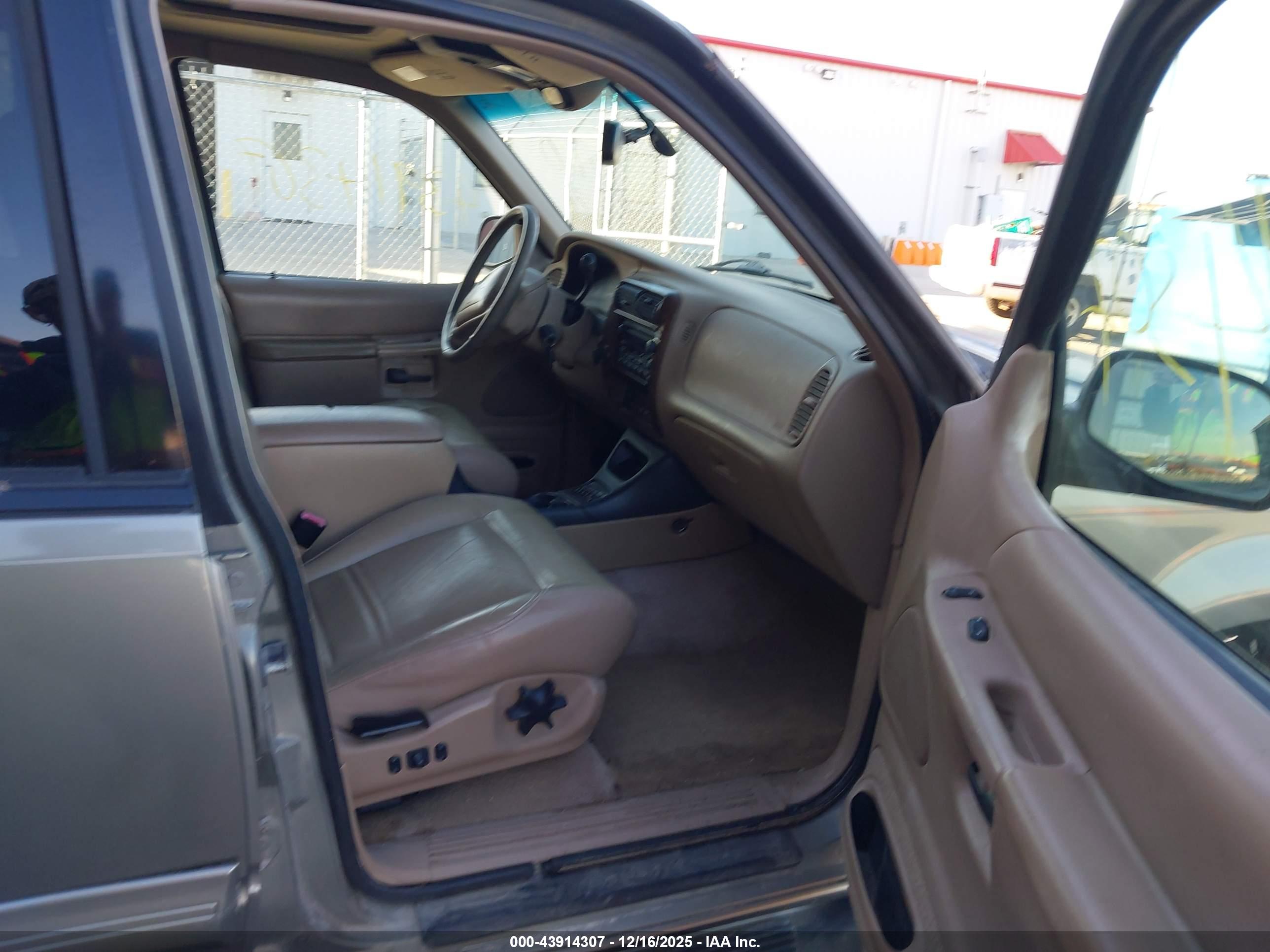 MERCURY MOUNTAINEER image 5