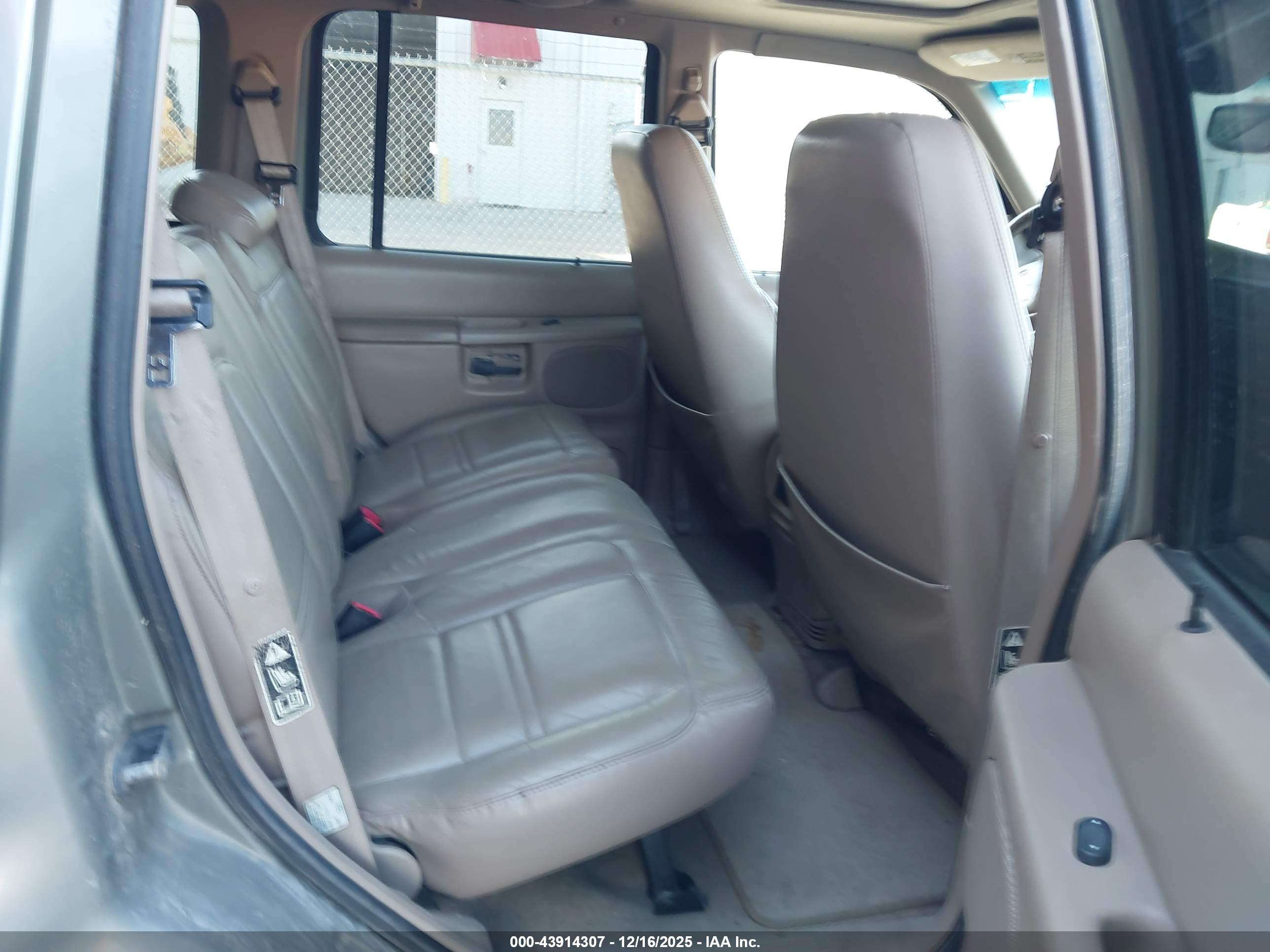 MERCURY MOUNTAINEER image 8