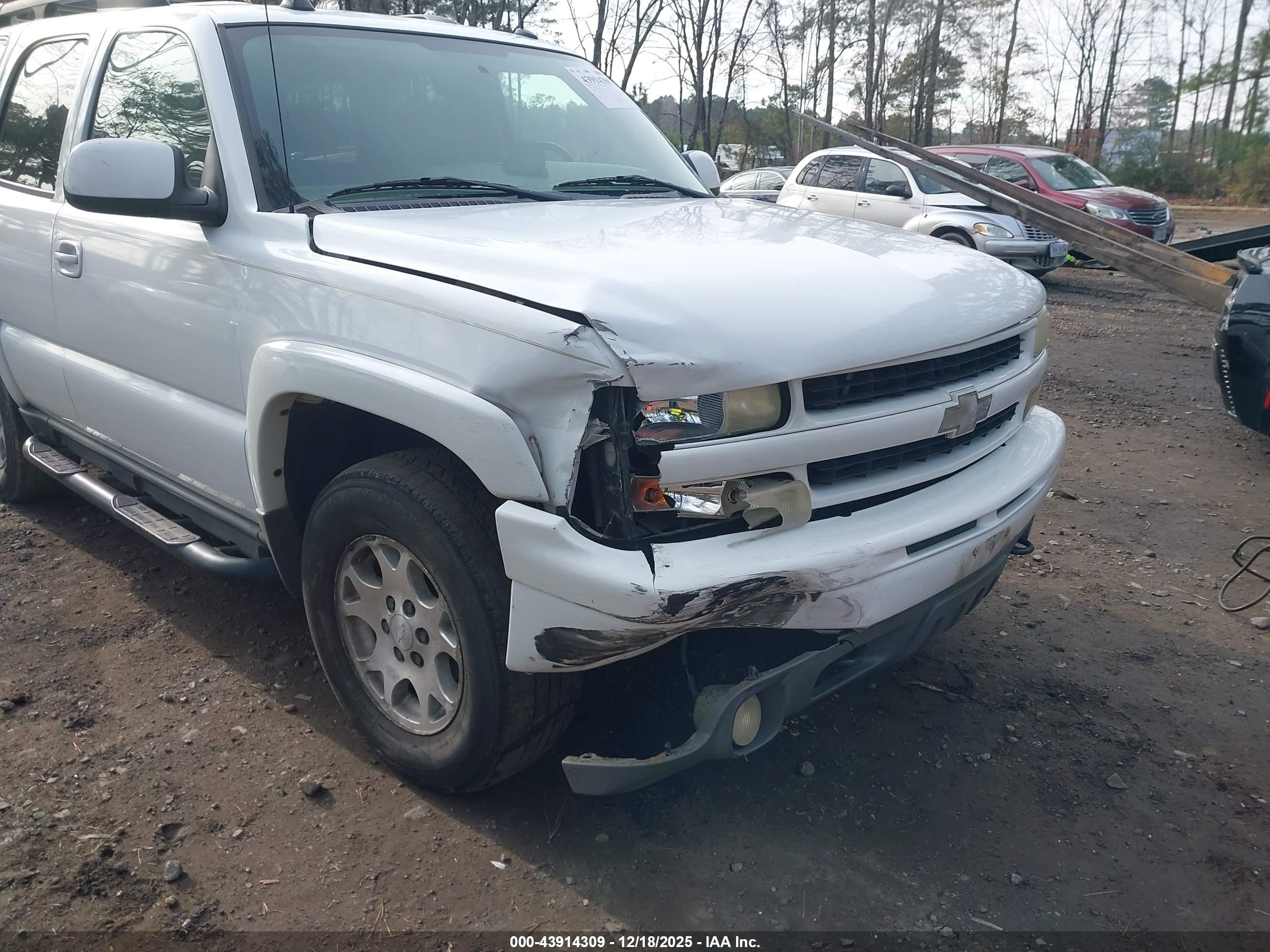 CHEVROLET TAHOE image 6