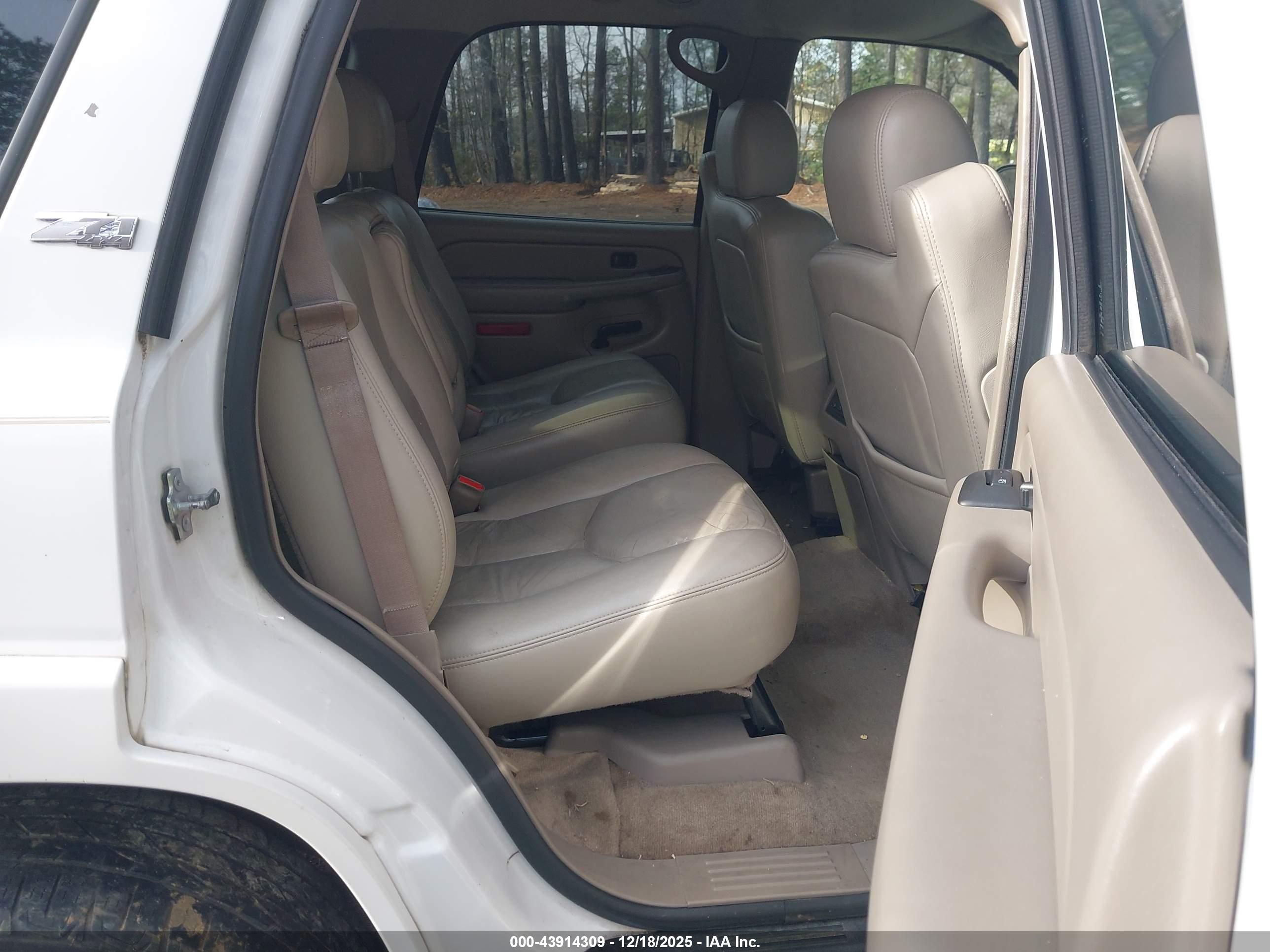 CHEVROLET TAHOE image 8