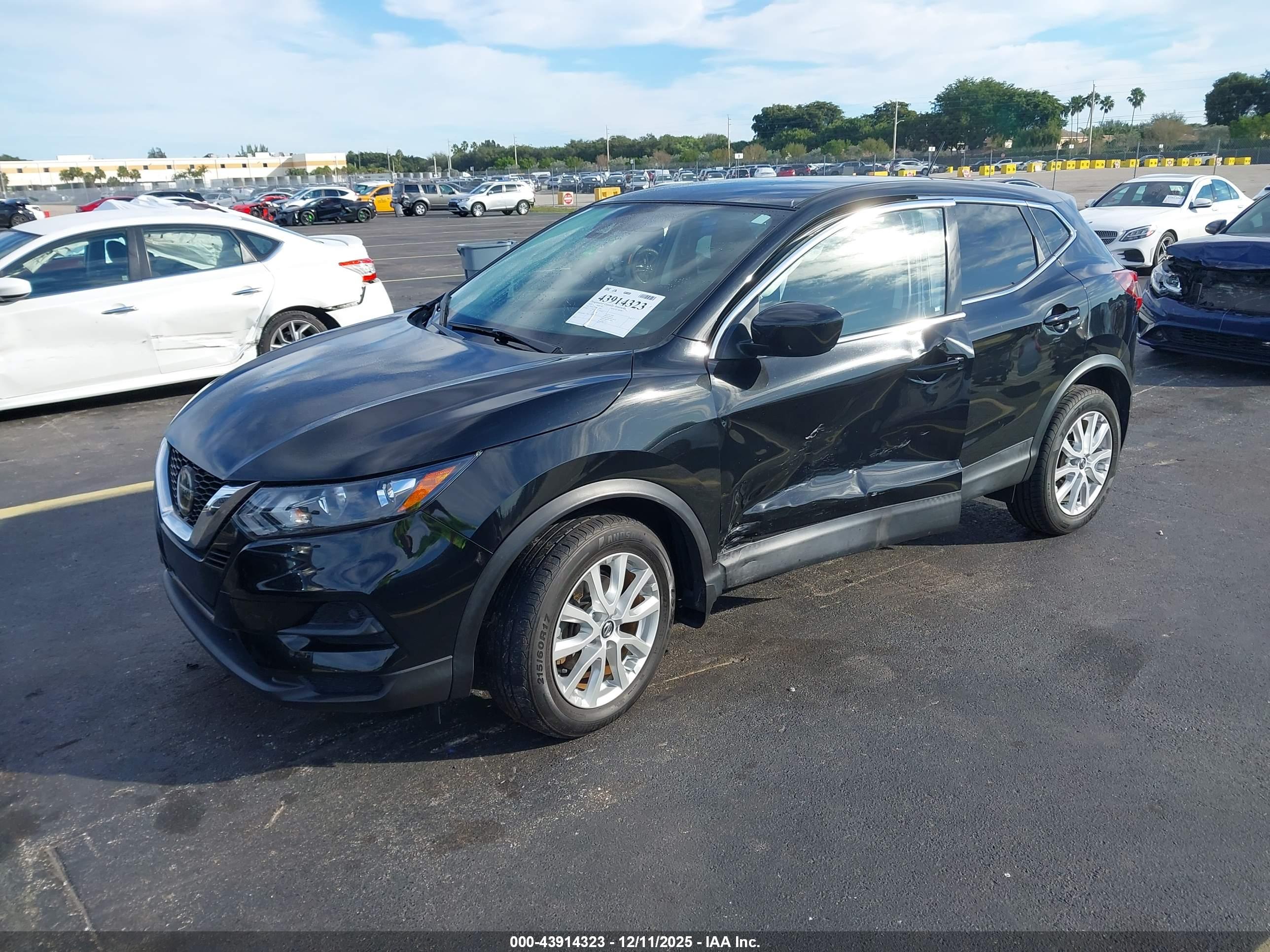 NISSAN ROGUE image 2