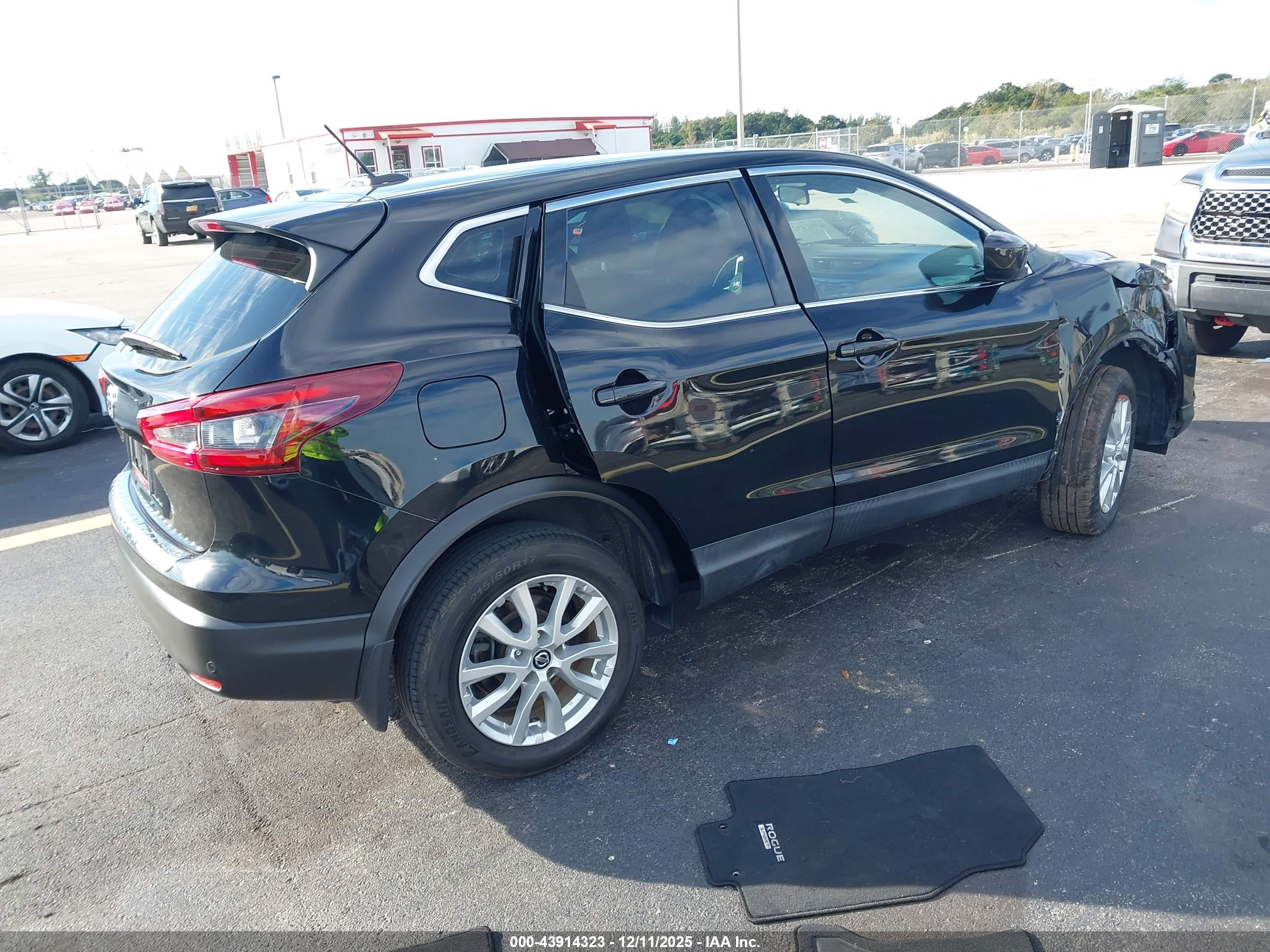 NISSAN ROGUE image 4