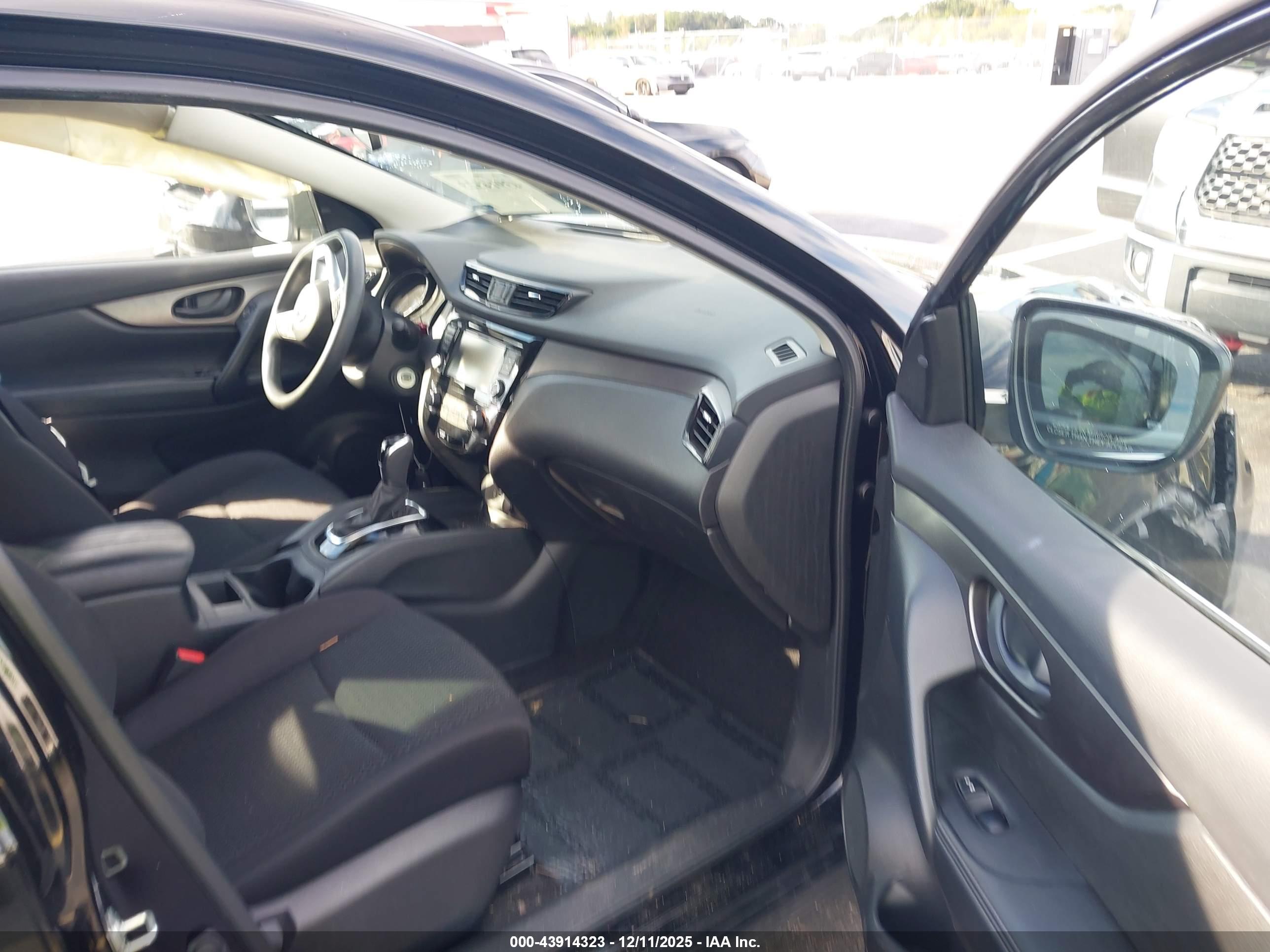 NISSAN ROGUE image 5