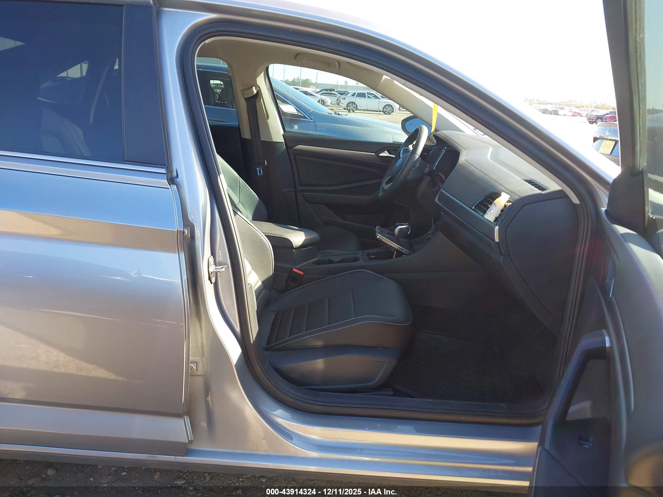 VOLKSWAGEN JETTA image 5