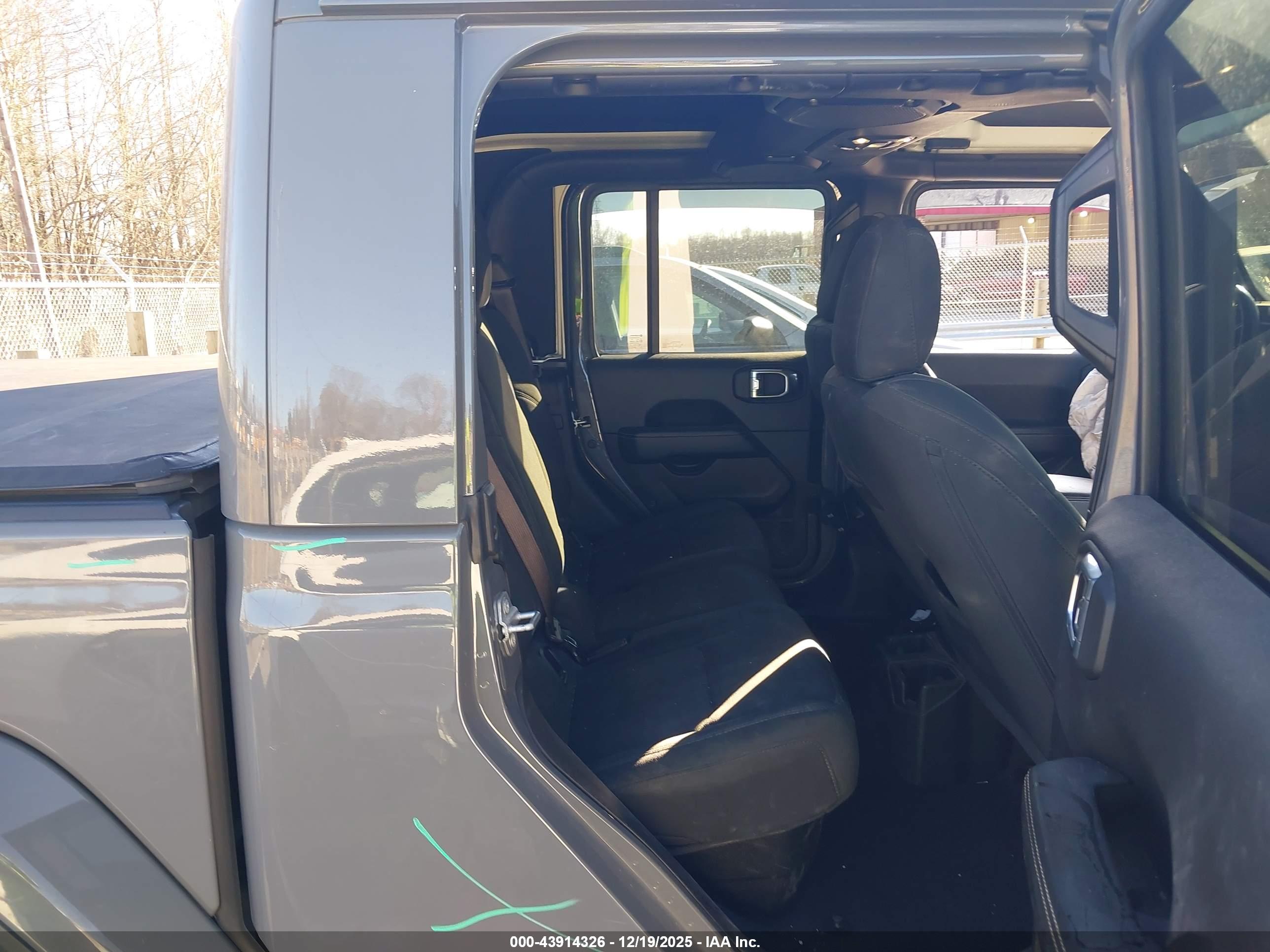 JEEP GLADIATOR image 8