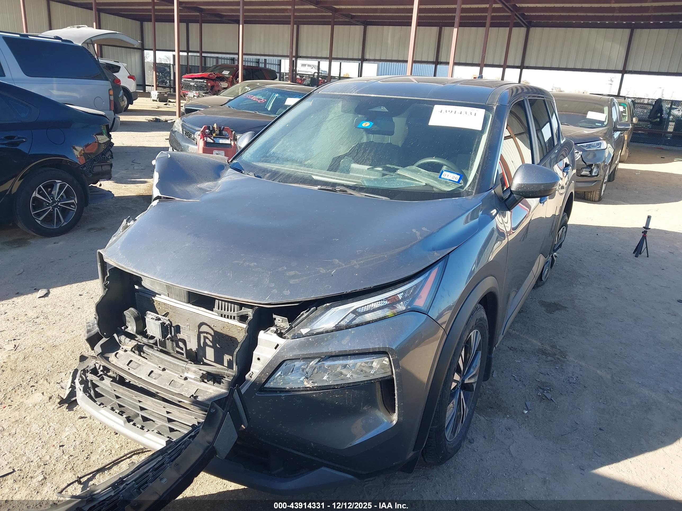 NISSAN ROGUE image 2