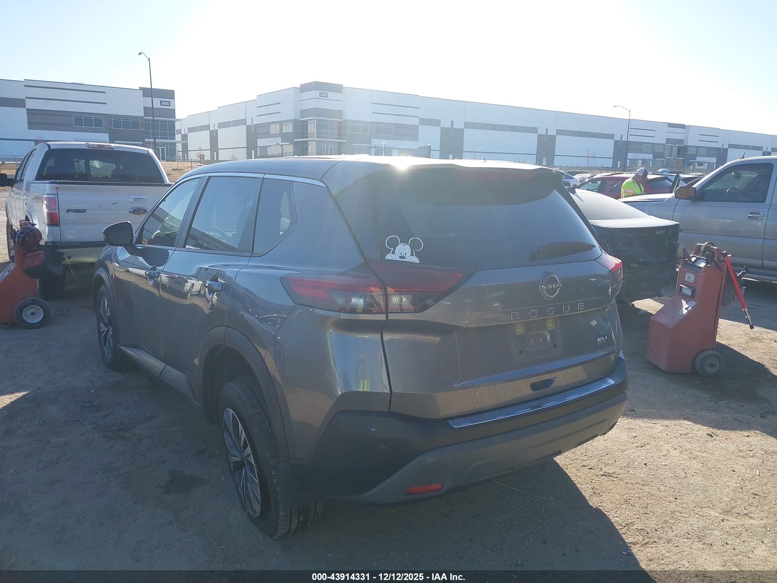NISSAN ROGUE image 3