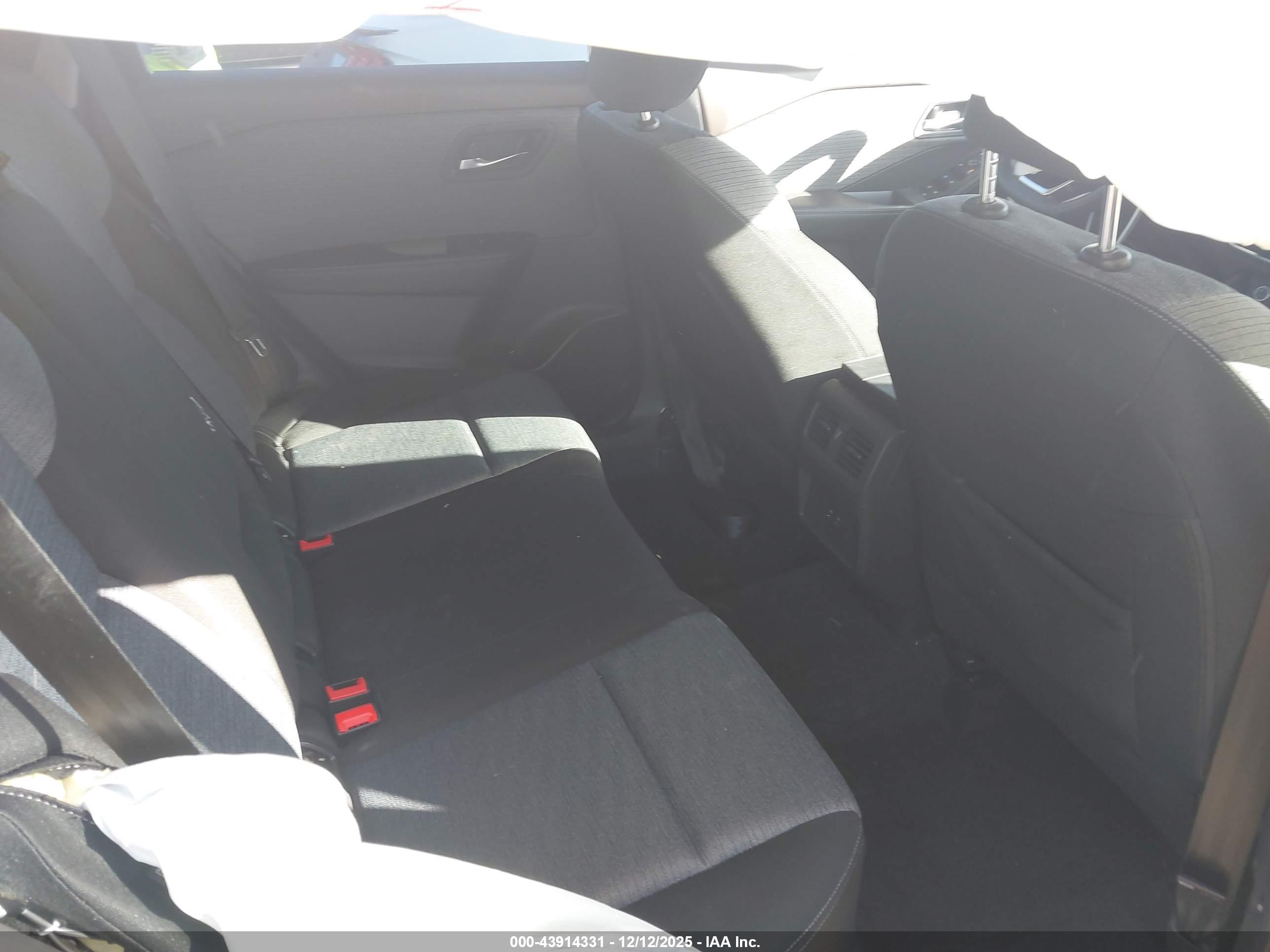 NISSAN ROGUE image 8