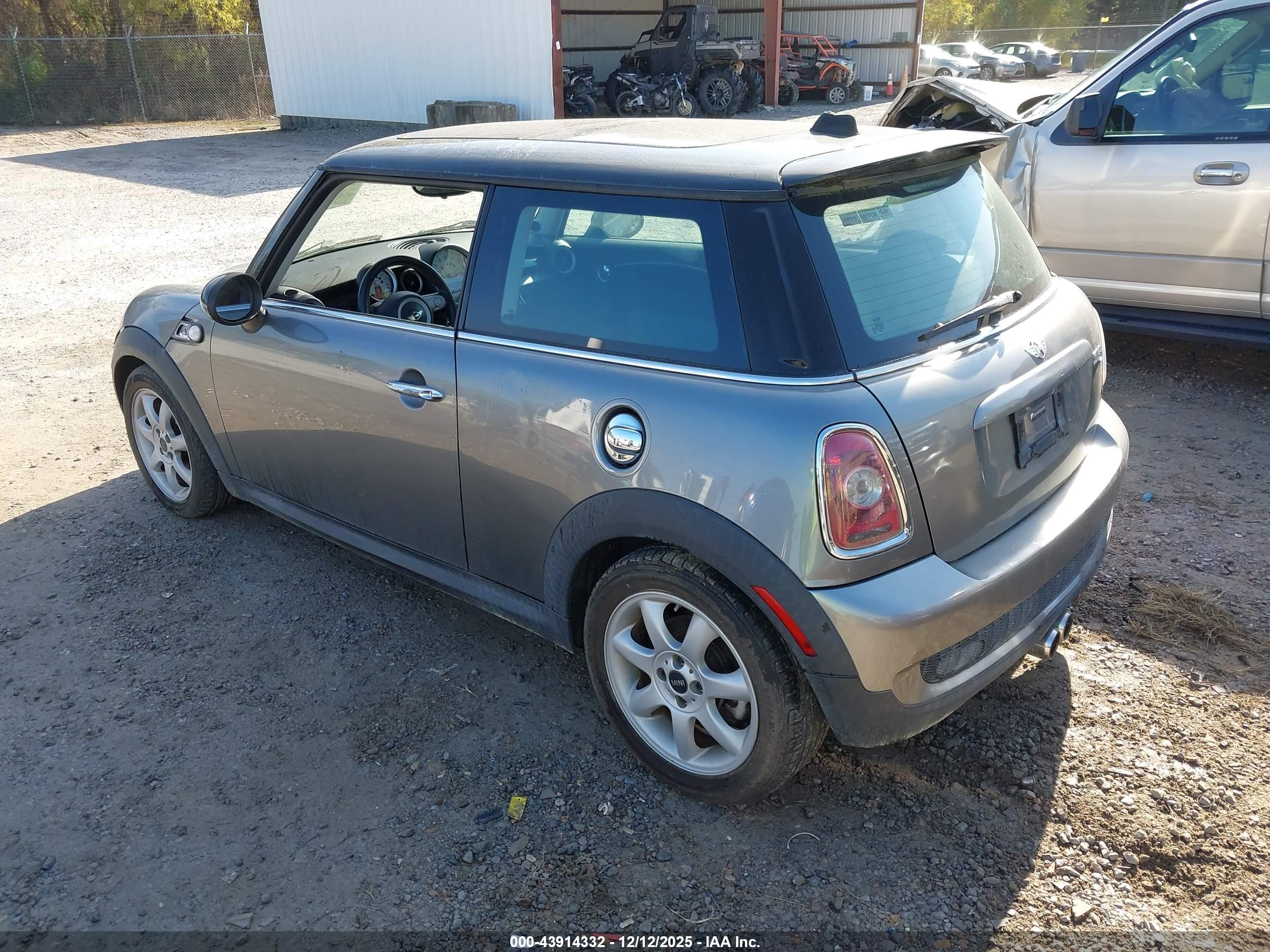 MINI COOPER image 3