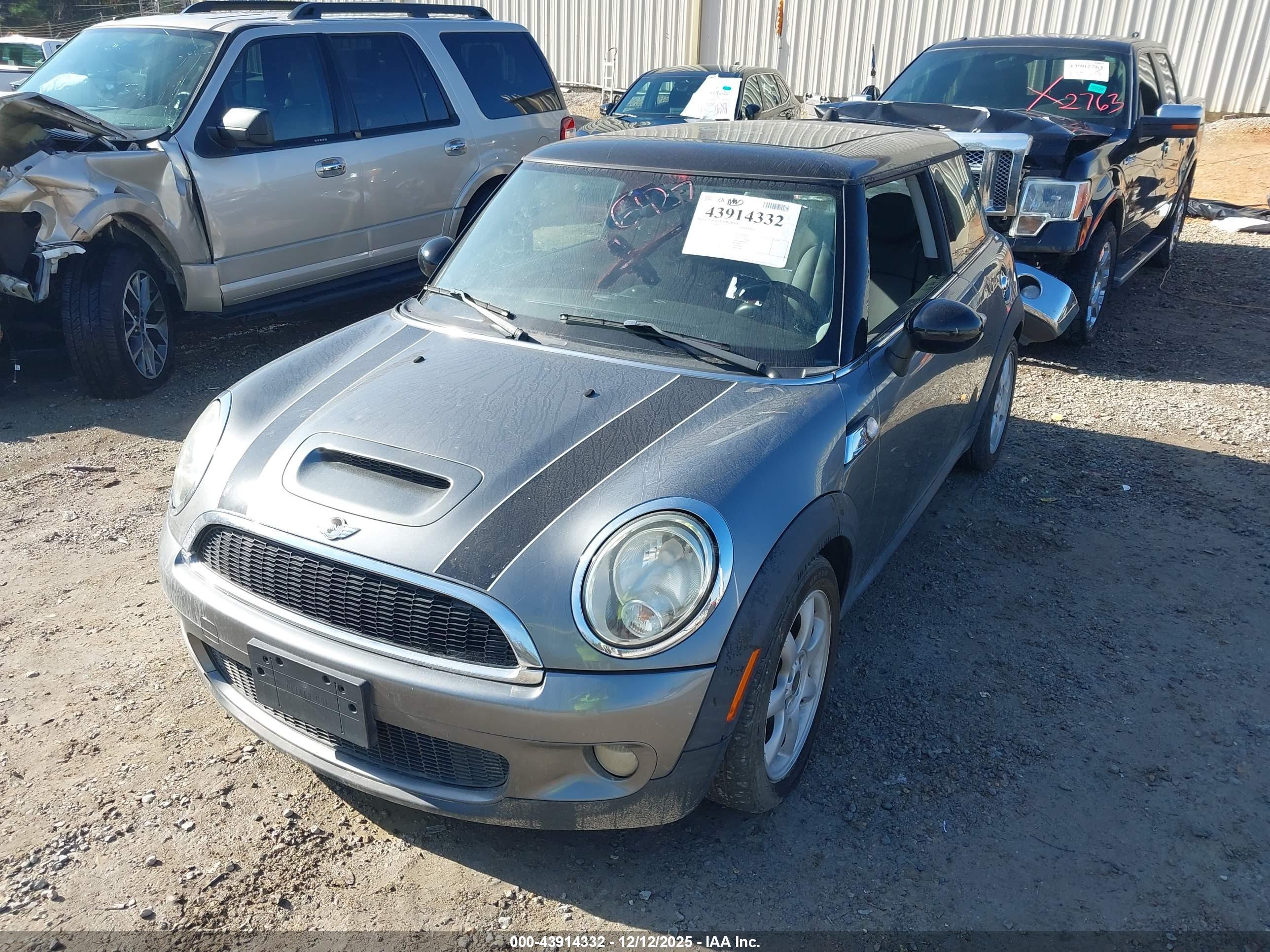 MINI COOPER image 6