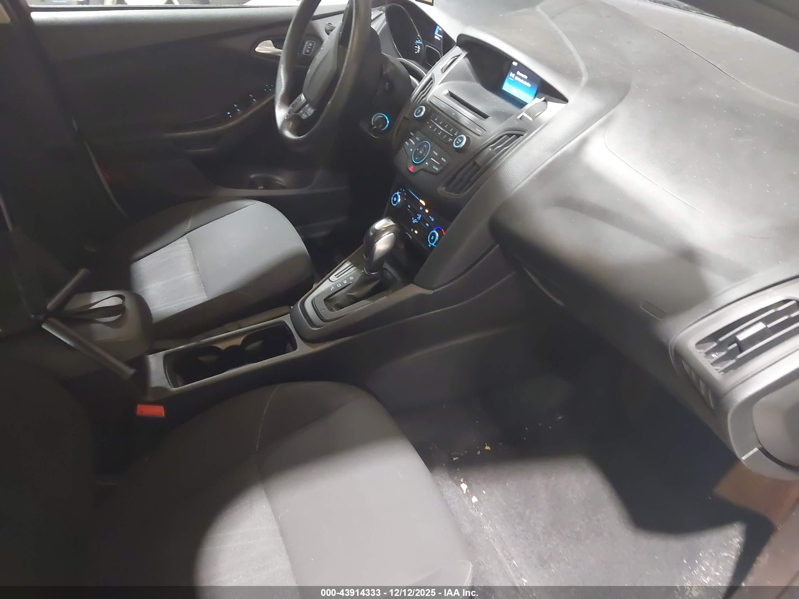FORD FOCUS image 5
