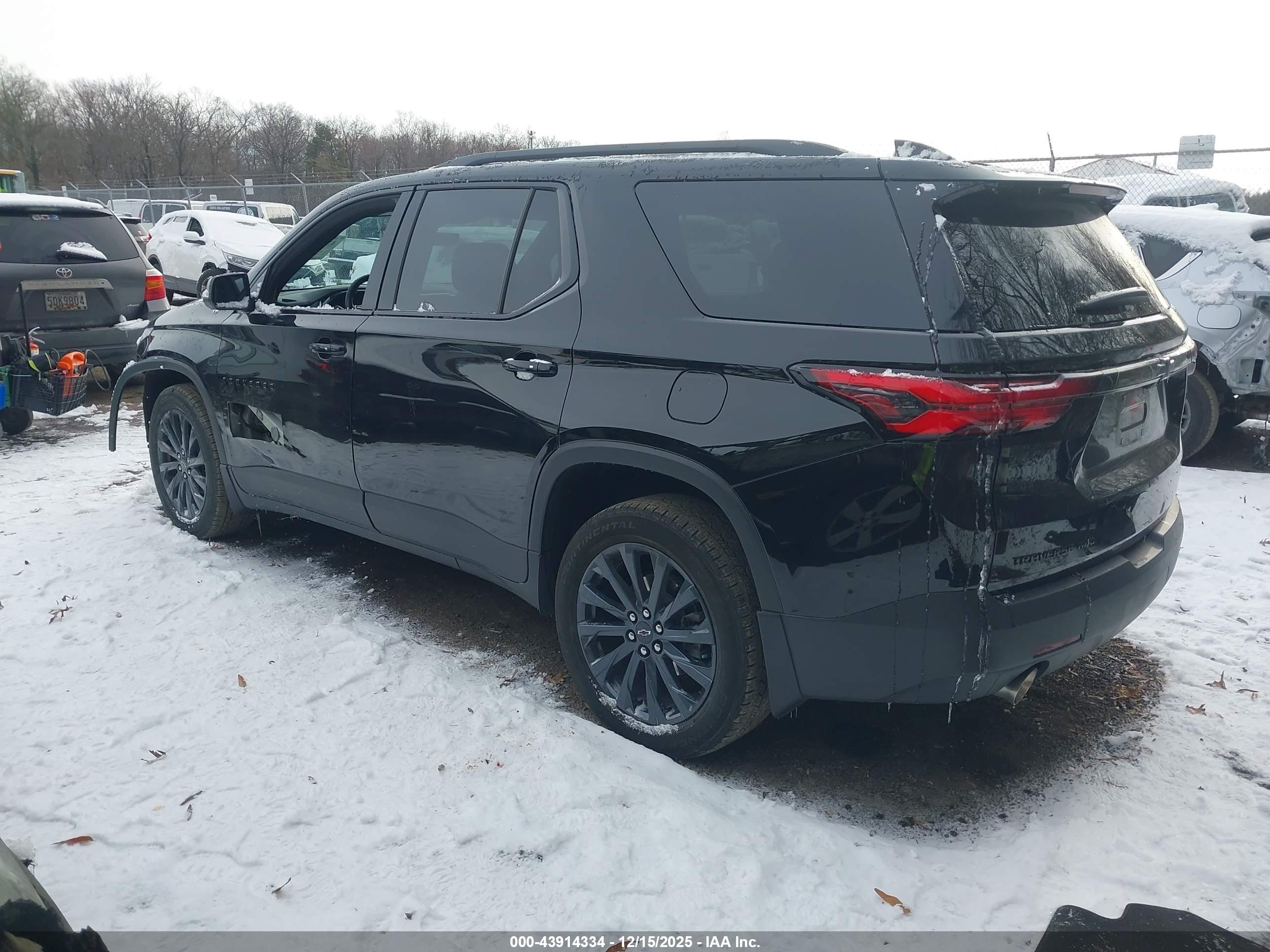 CHEVROLET TRAVERSE image 3