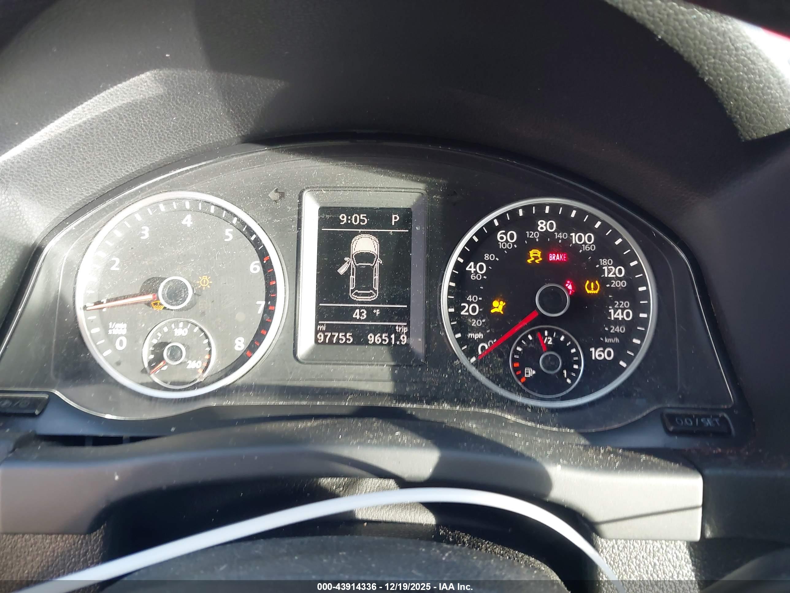 VOLKSWAGEN TIGUAN image 7