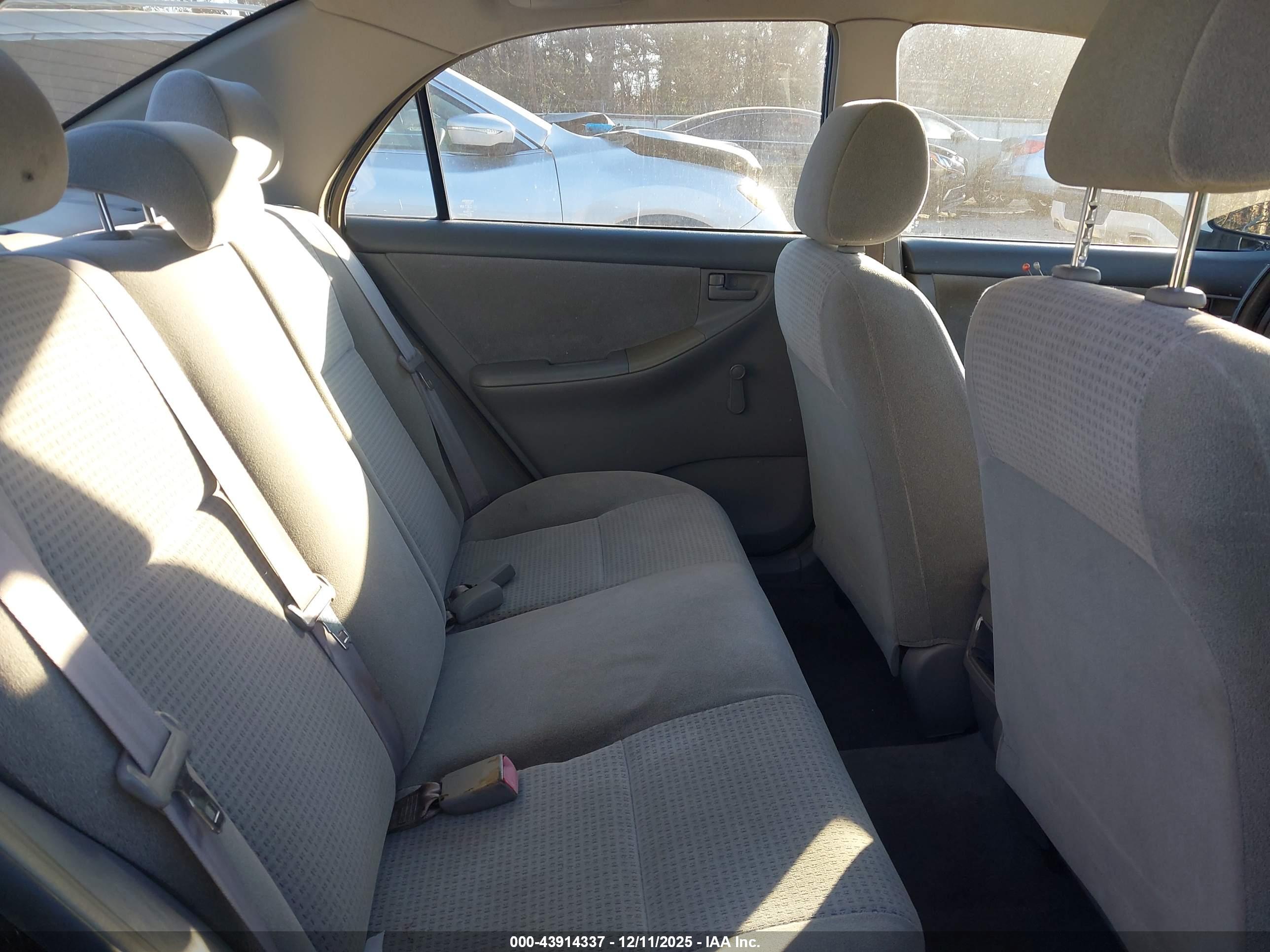 TOYOTA COROLLA image 8