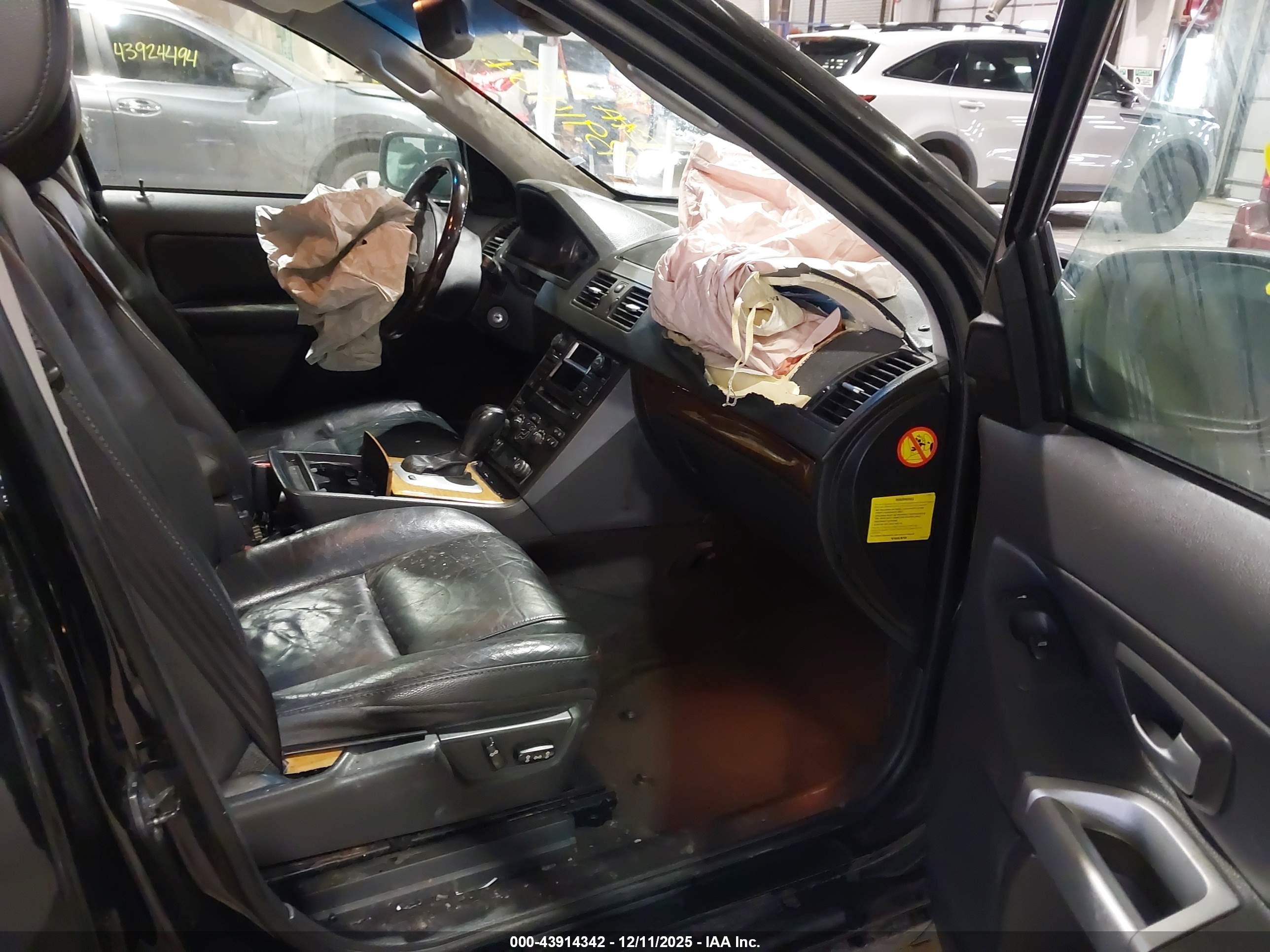 VOLVO XC90 image 5