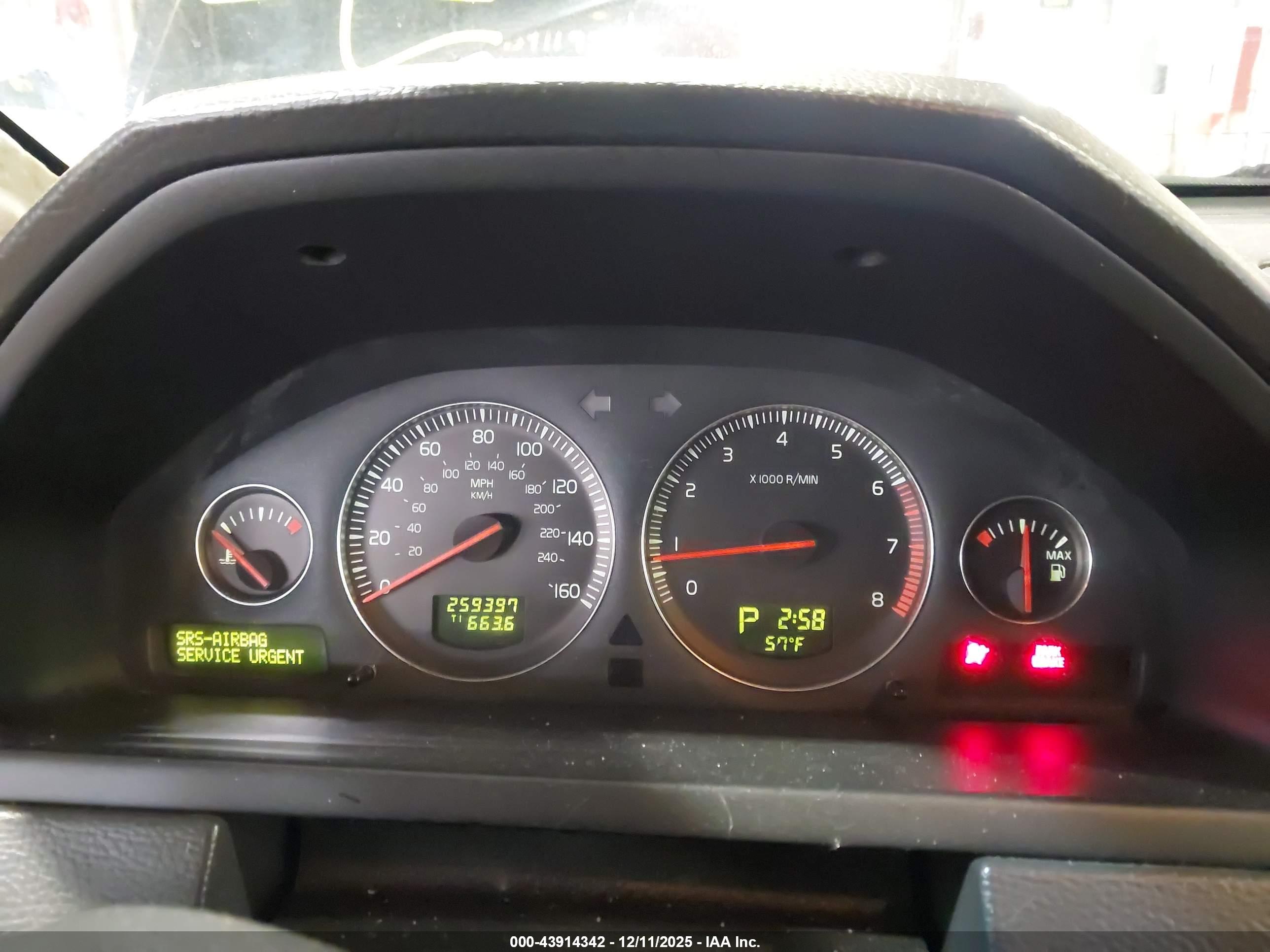 VOLVO XC90 image 7