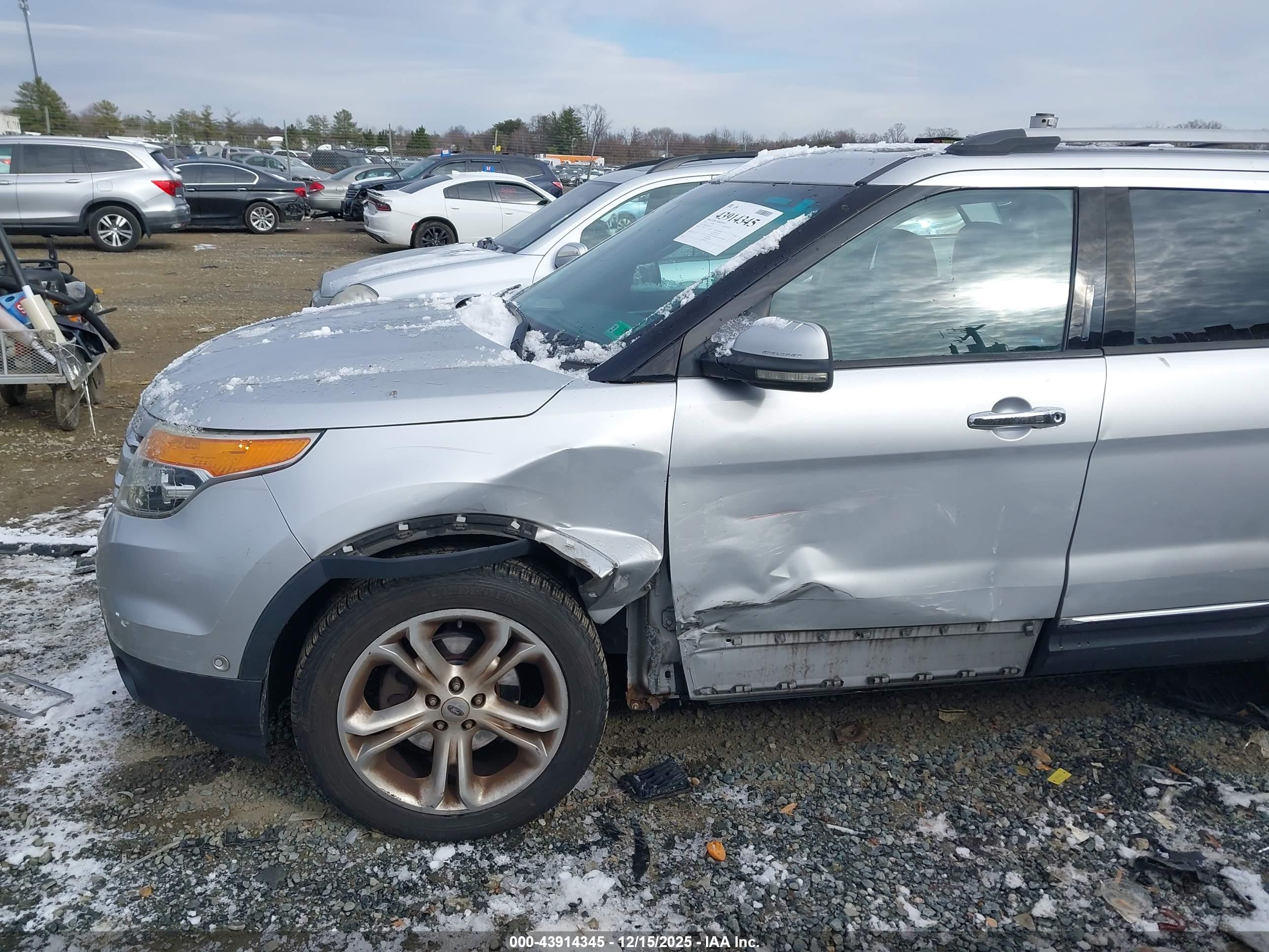 FORD EXPLORER image 6