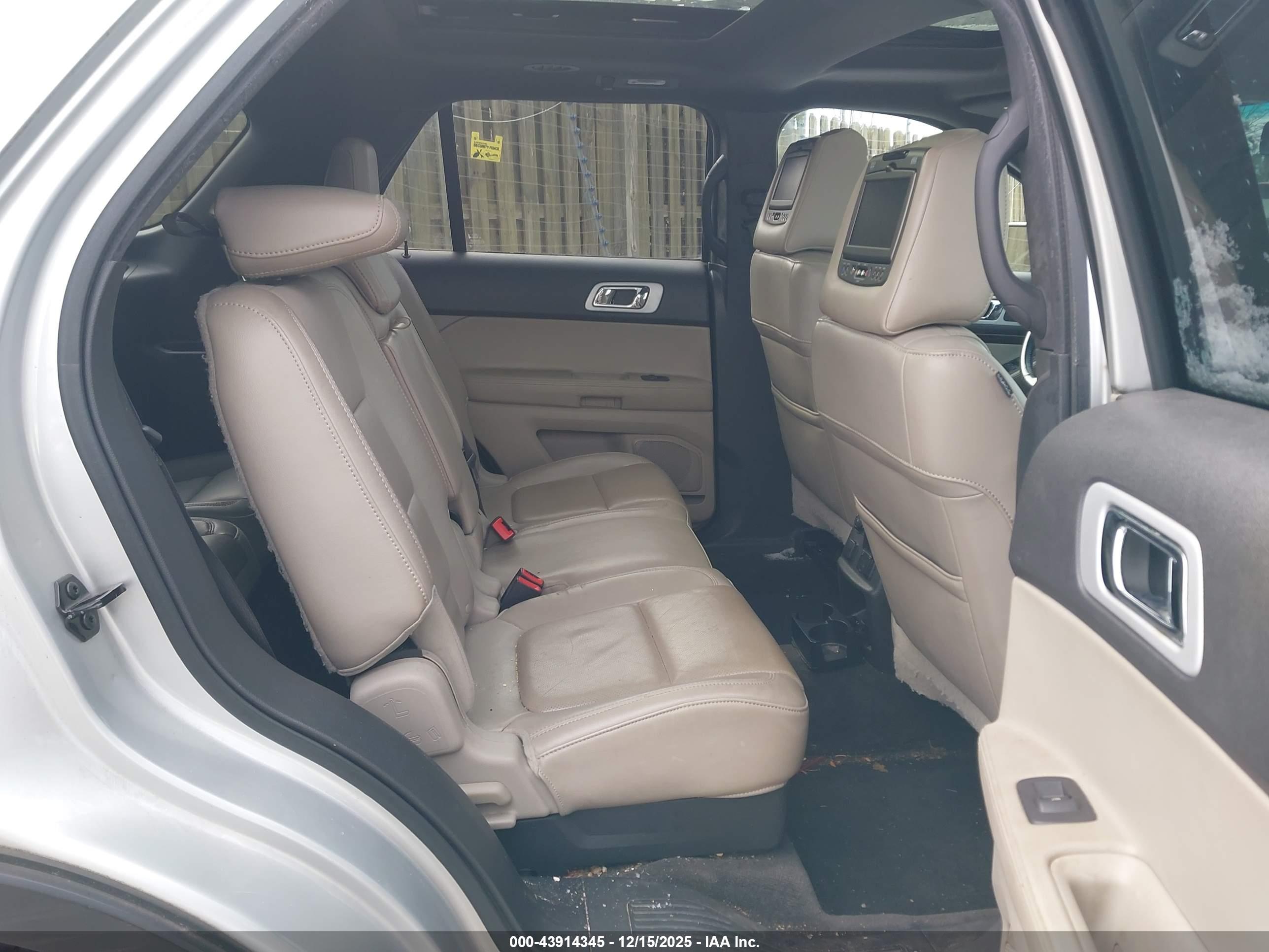 FORD EXPLORER image 8