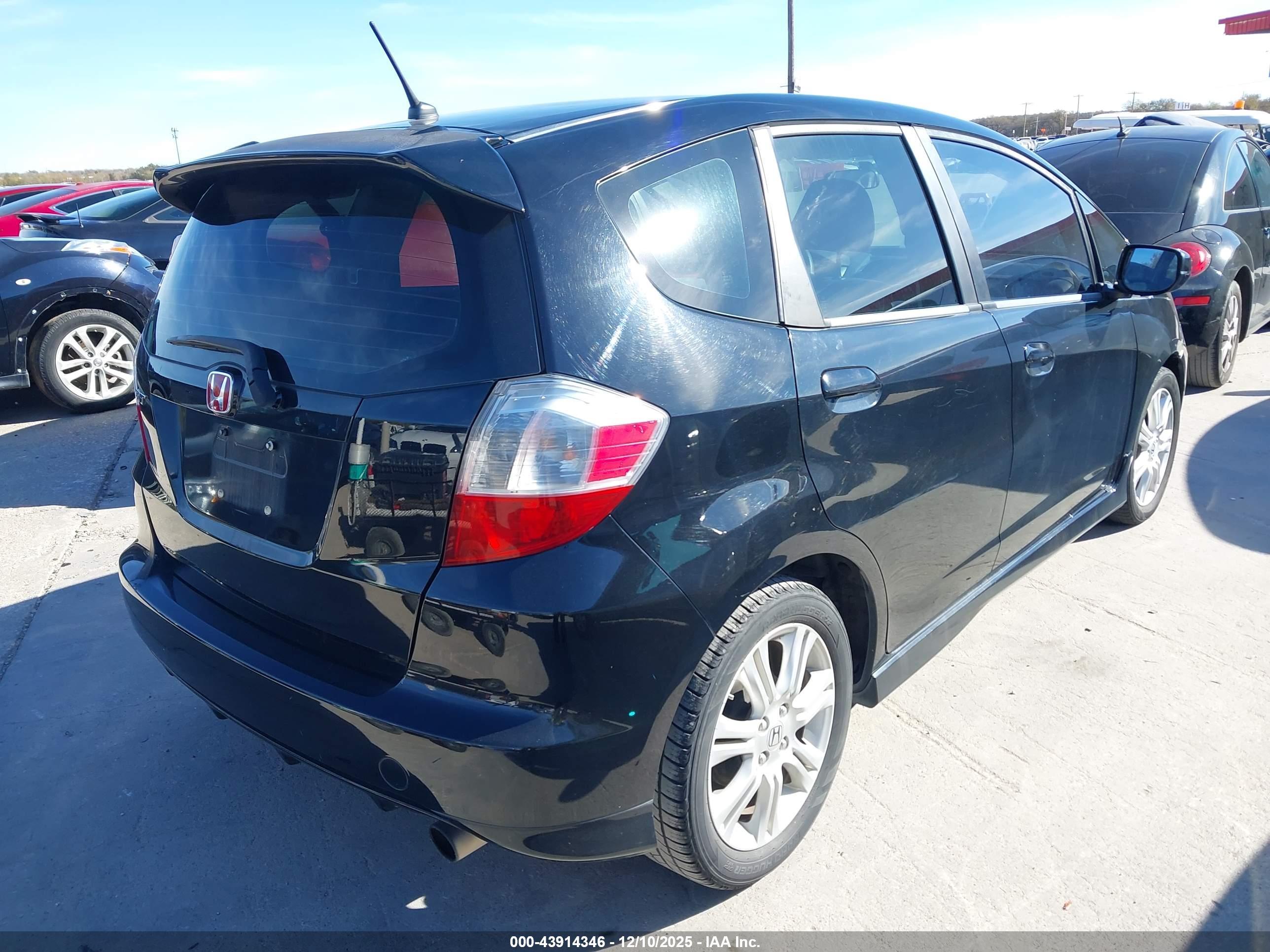 HONDA FIT image 4
