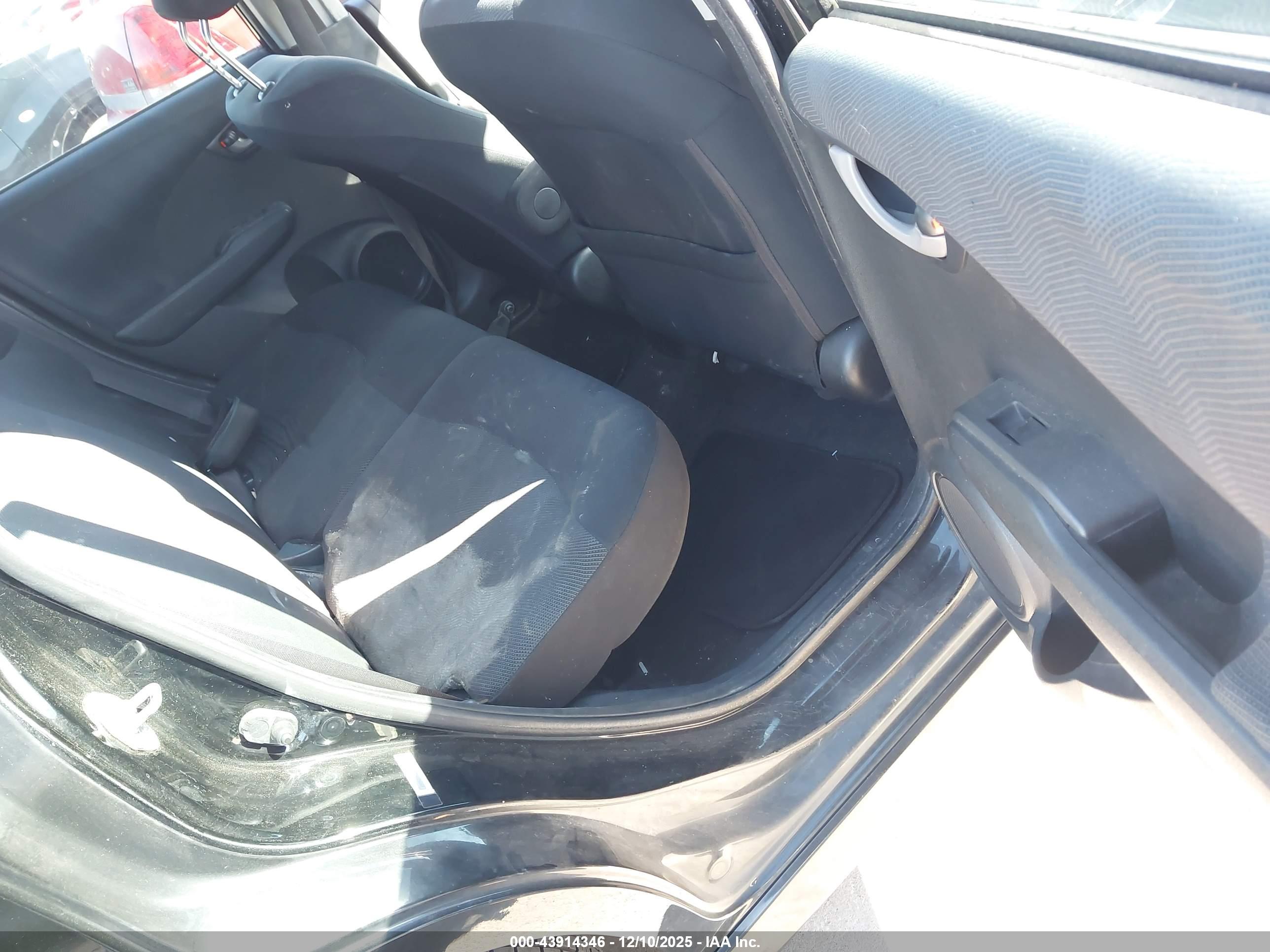 HONDA FIT image 8