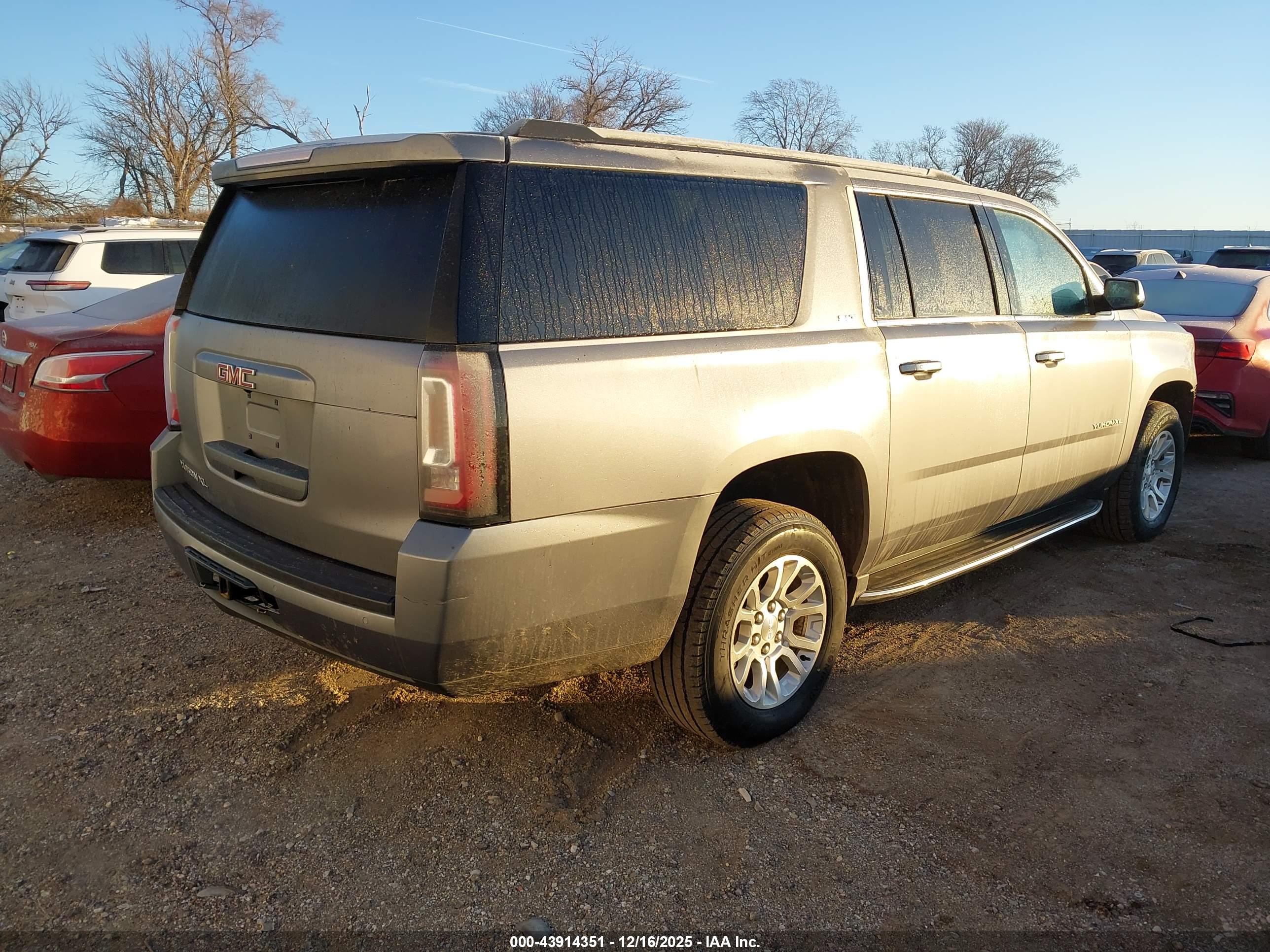 GMC YUKON image 4