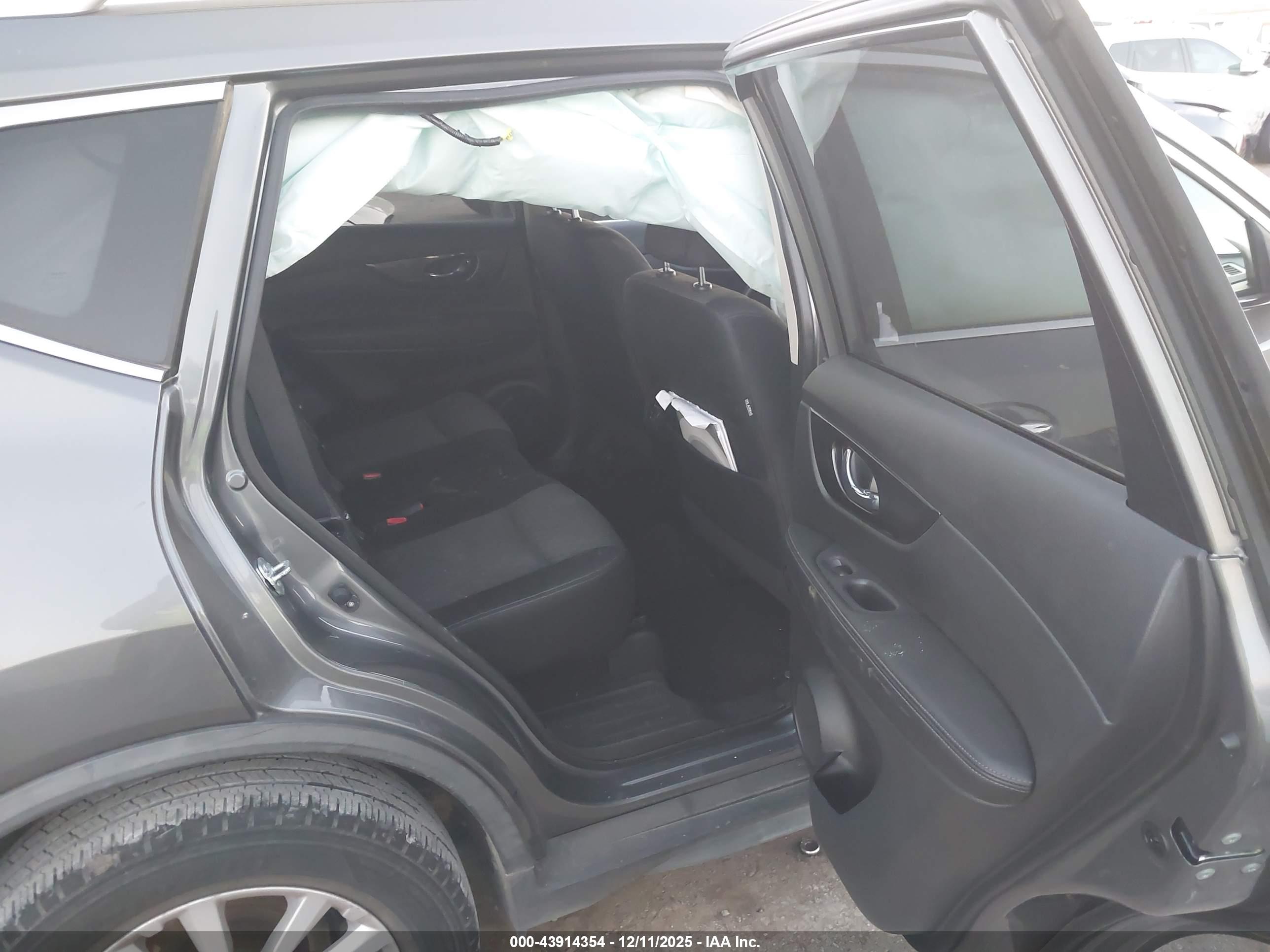 NISSAN ROGUE image 8