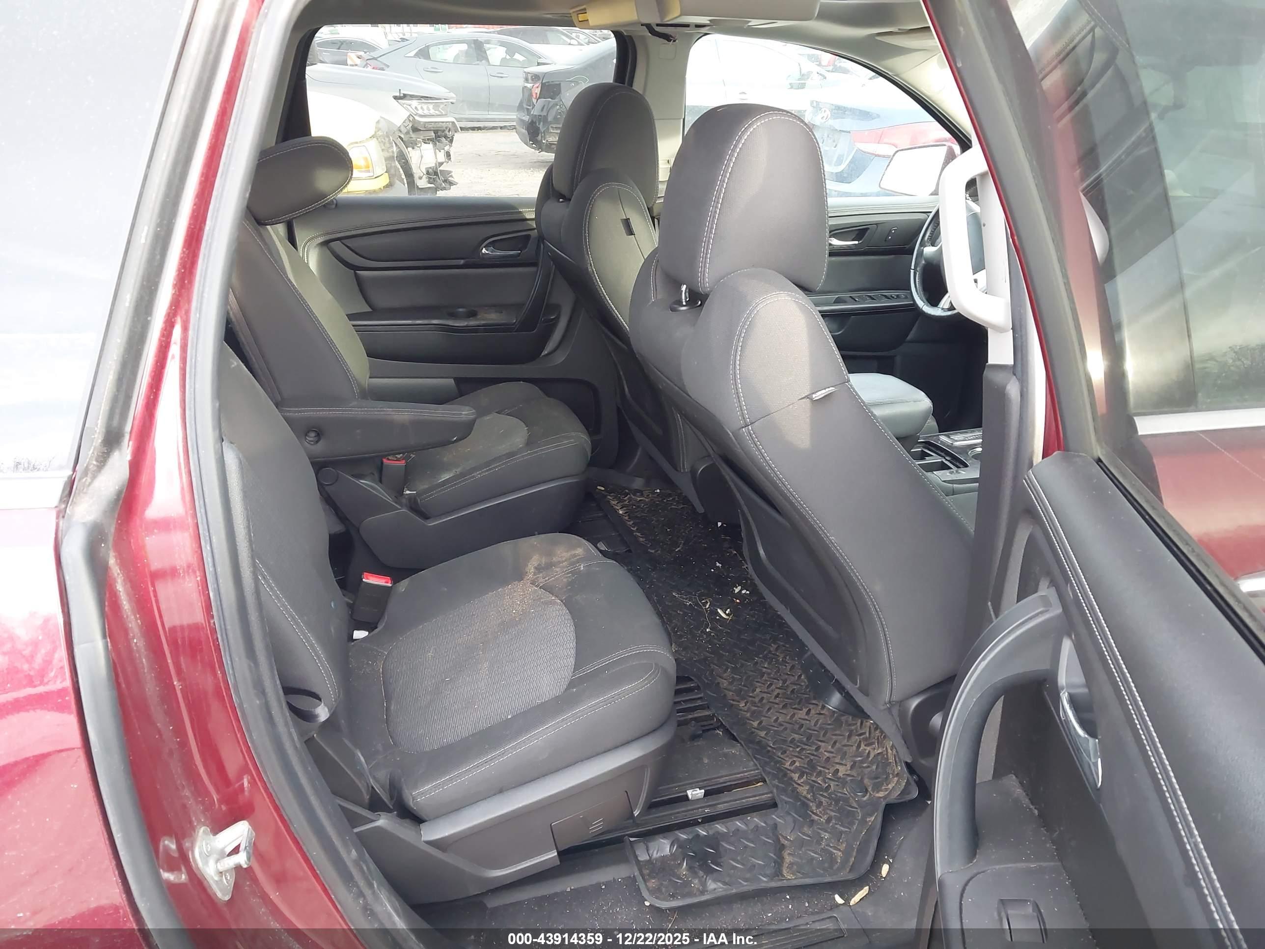 CHEVROLET TRAVERSE image 8