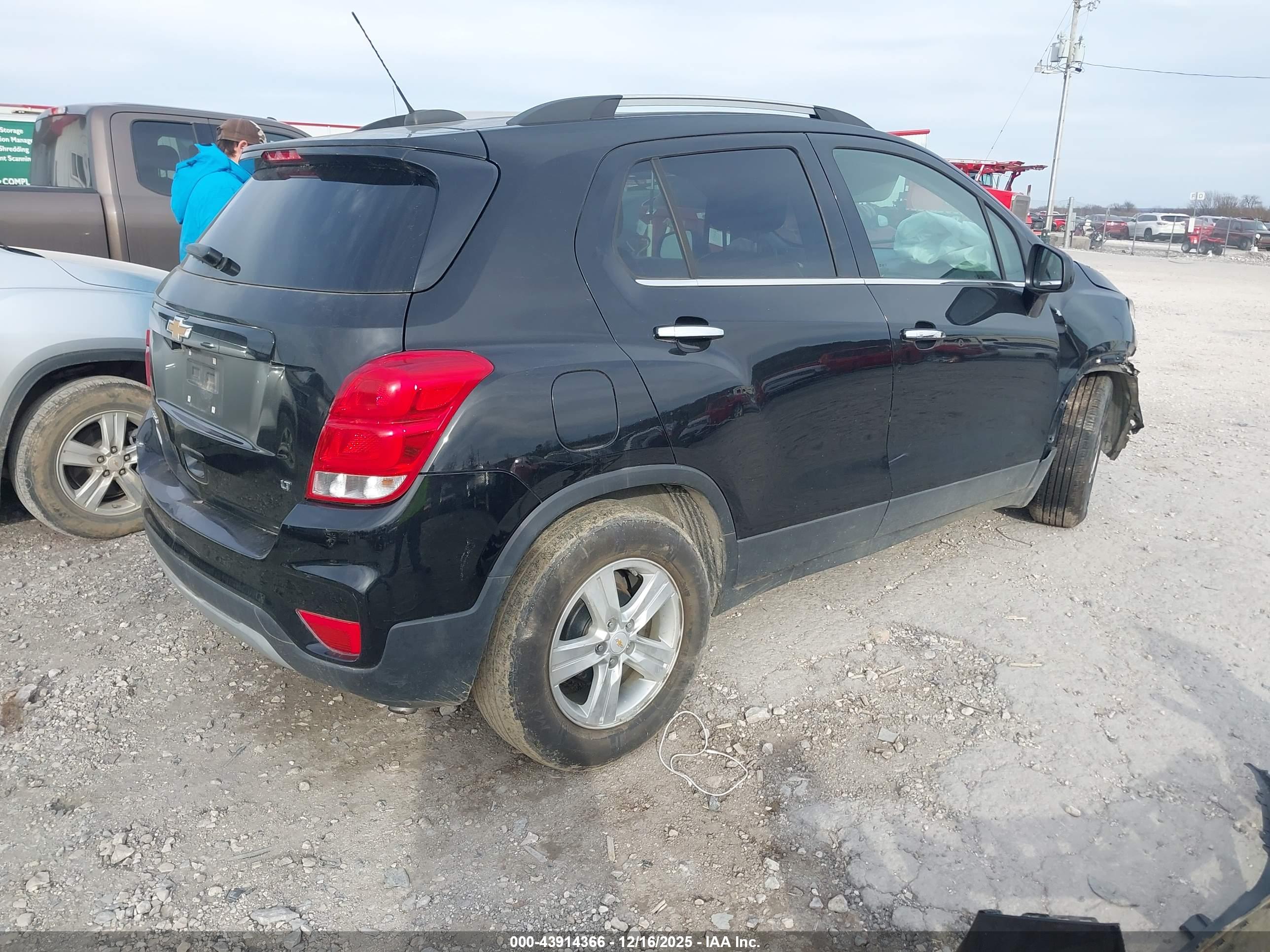 CHEVROLET TRAX image 4