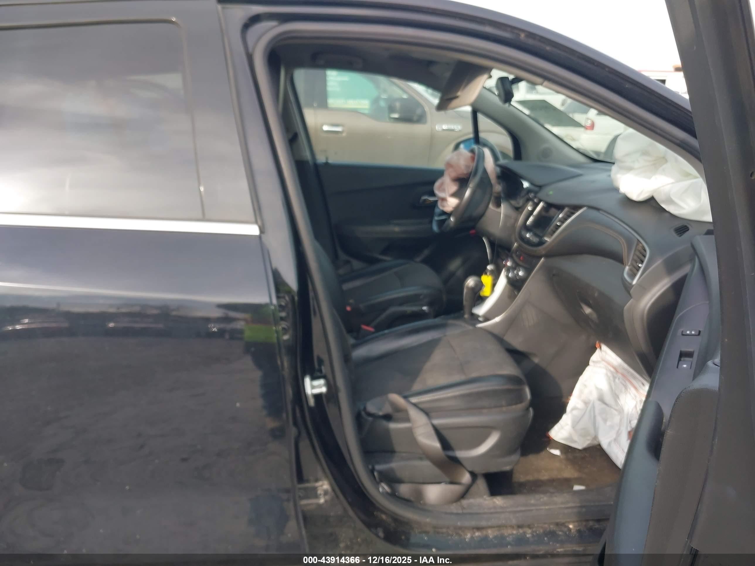 CHEVROLET TRAX image 5
