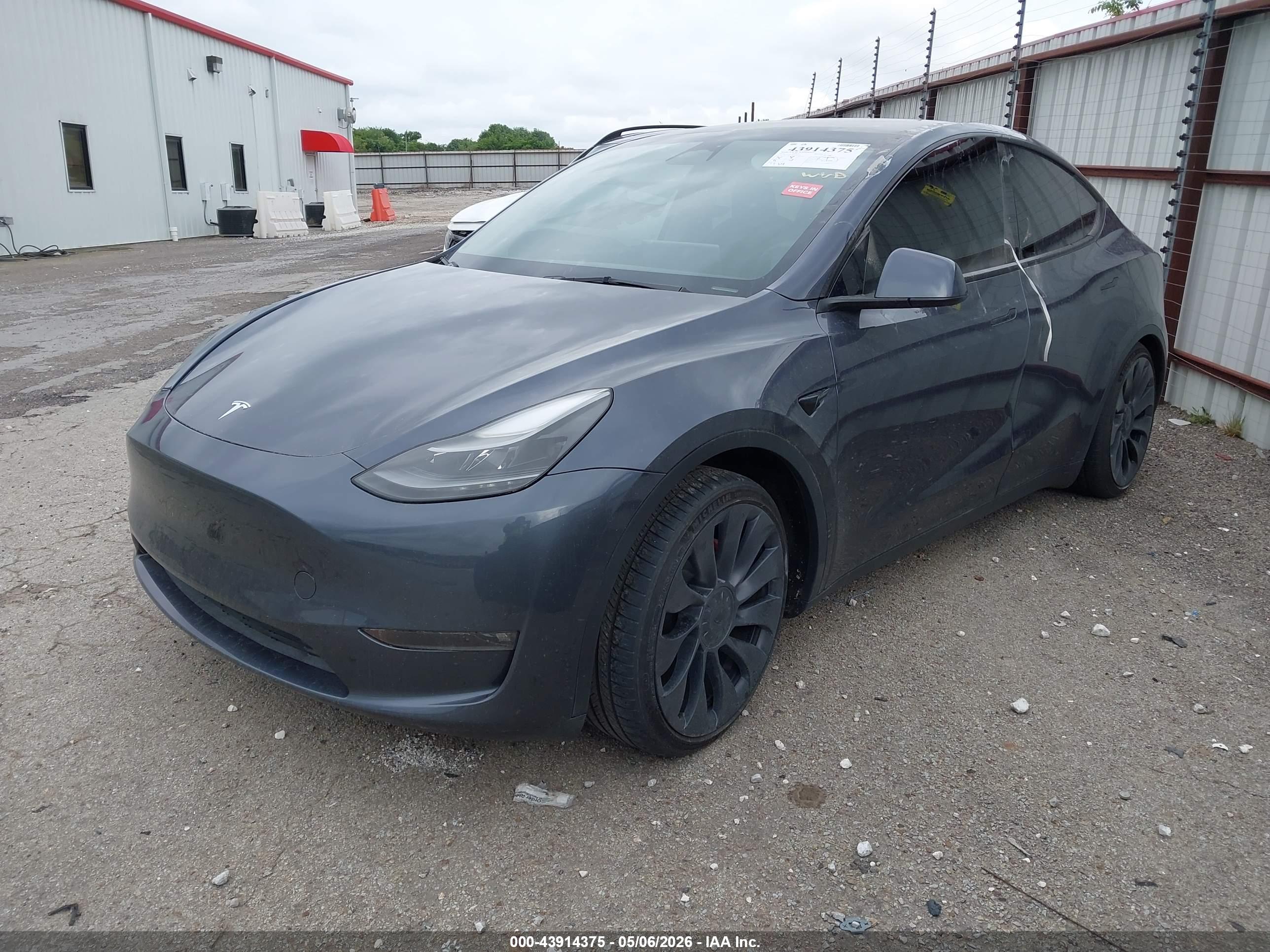 TESLA MODEL image 2
