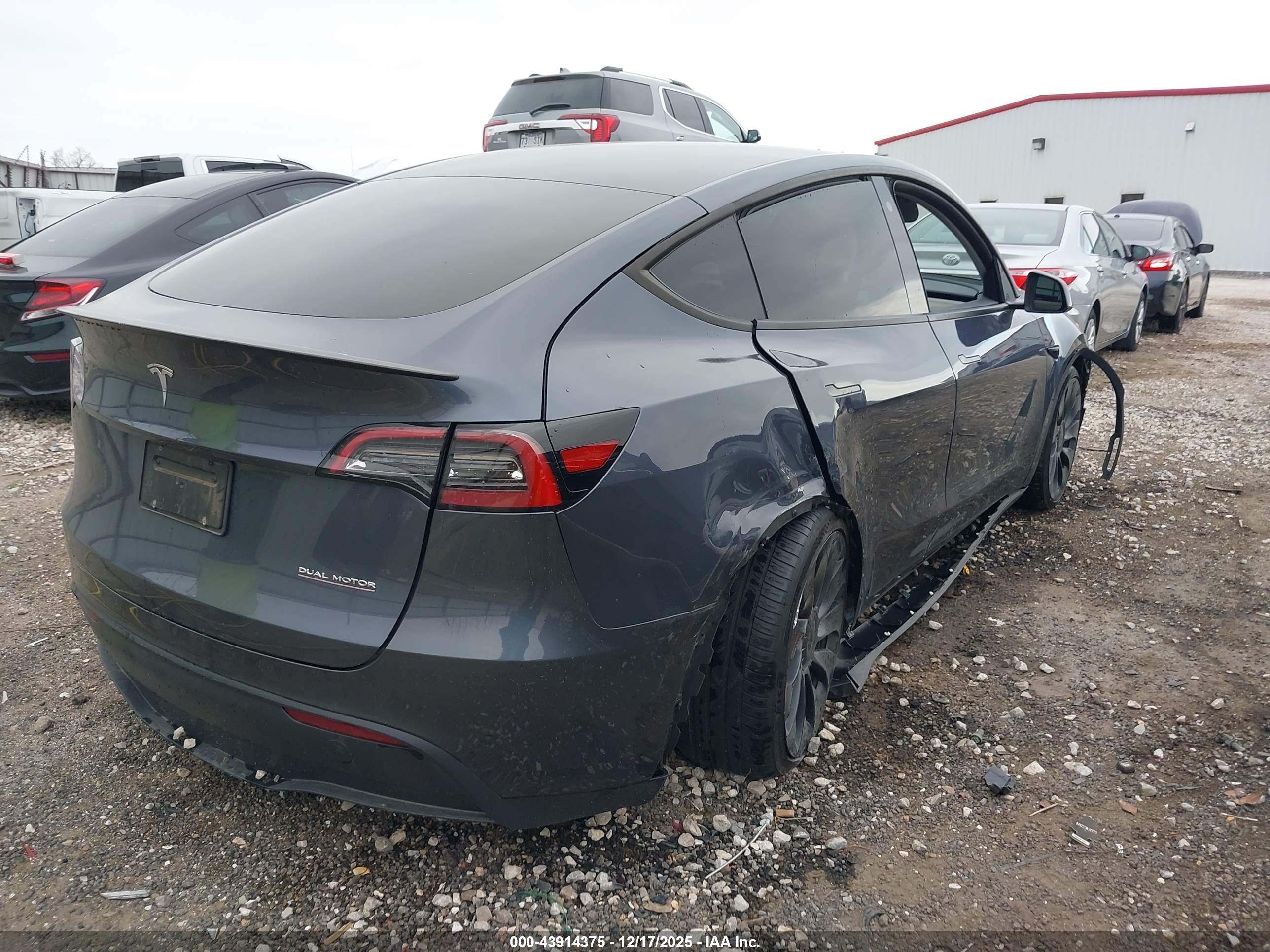 TESLA MODEL image 4